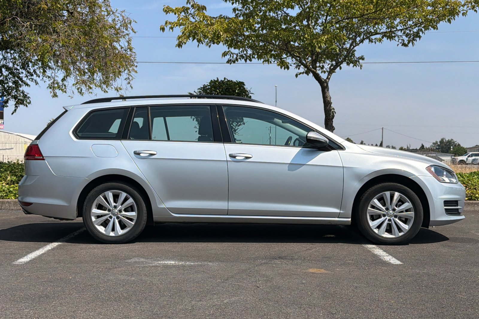 Used 2017 Silver Volkswagen S image 3