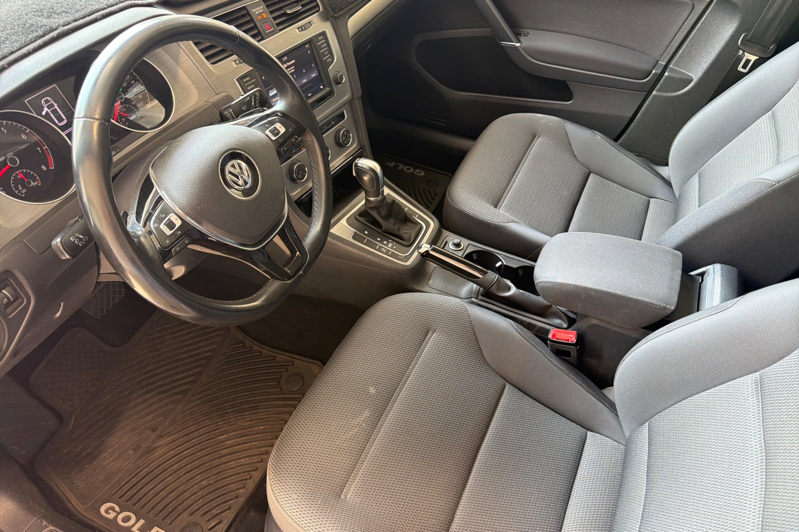 Used 2017 Silver Volkswagen S image 10