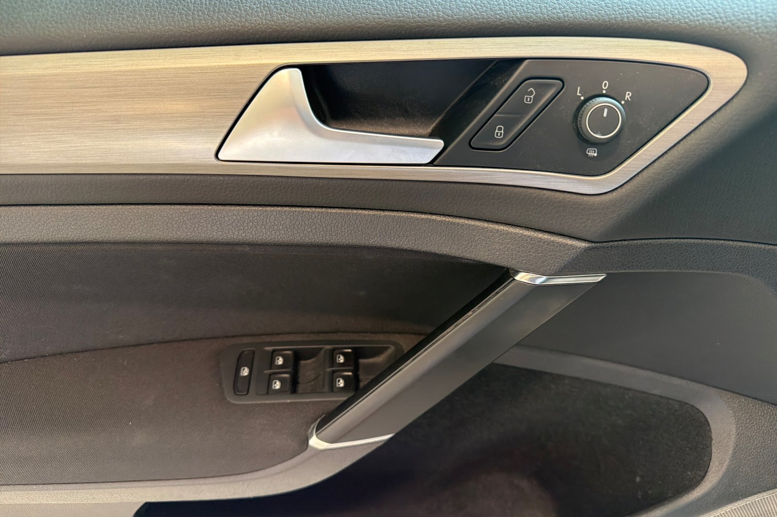 Used 2017 Silver Volkswagen S image 11