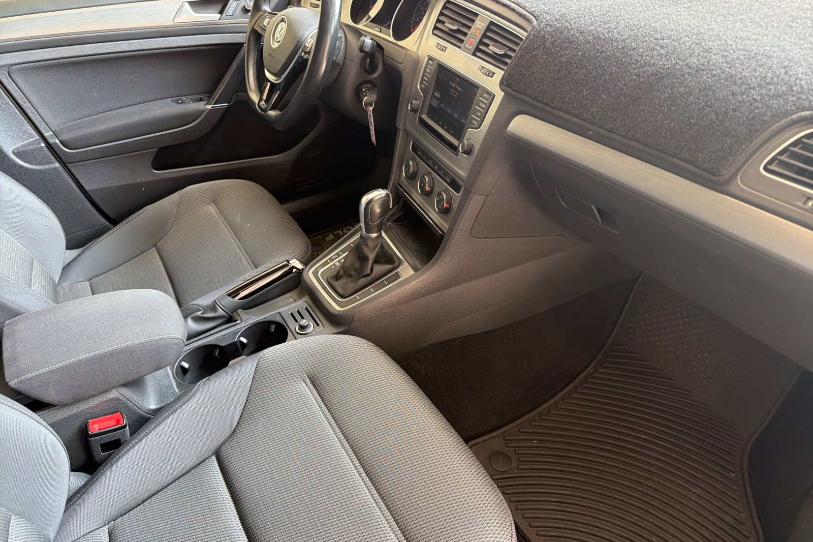 Used 2017 Silver Volkswagen S image 16