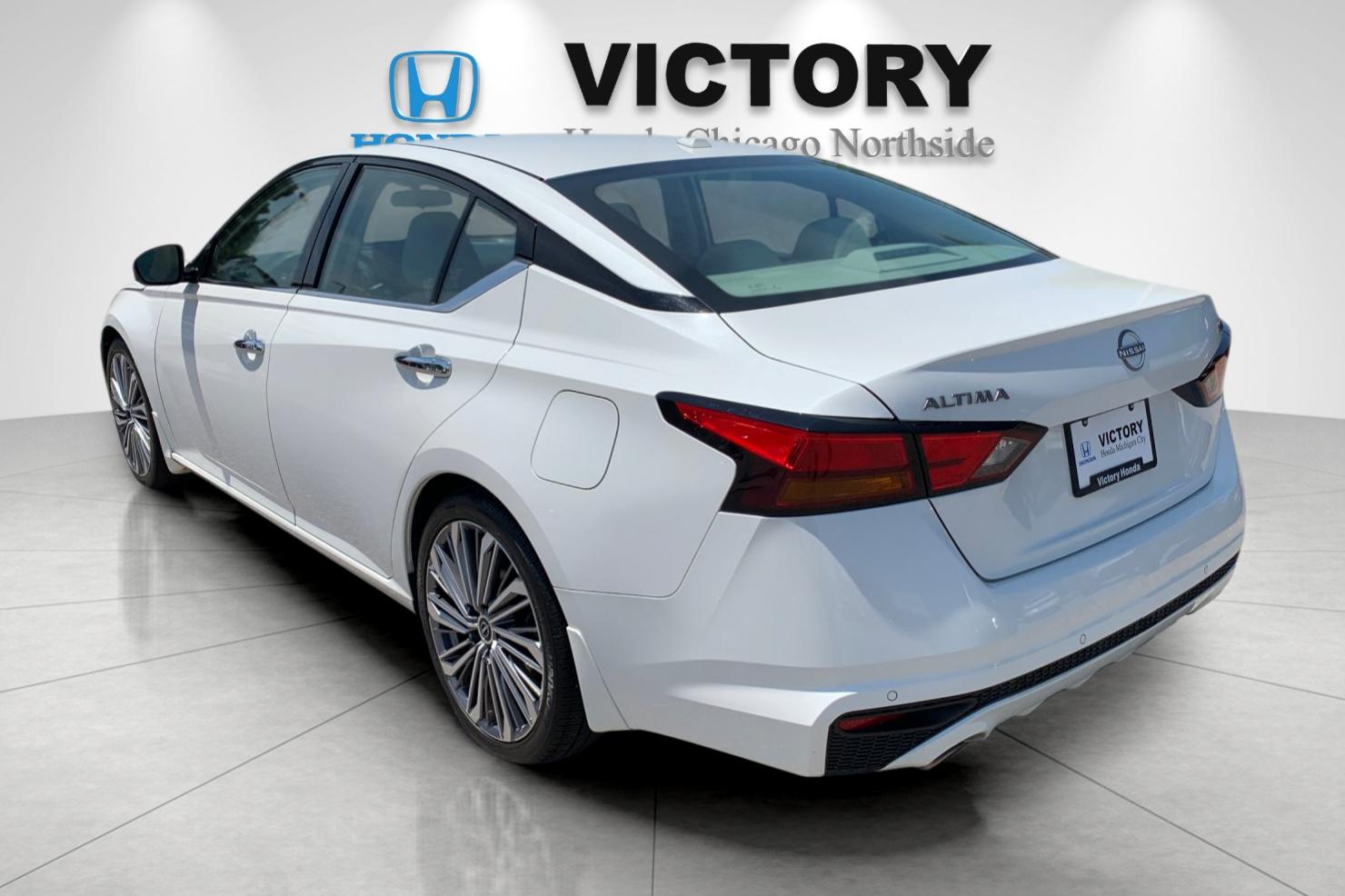 Used 2024 White Nissan 2.5 SL image 3