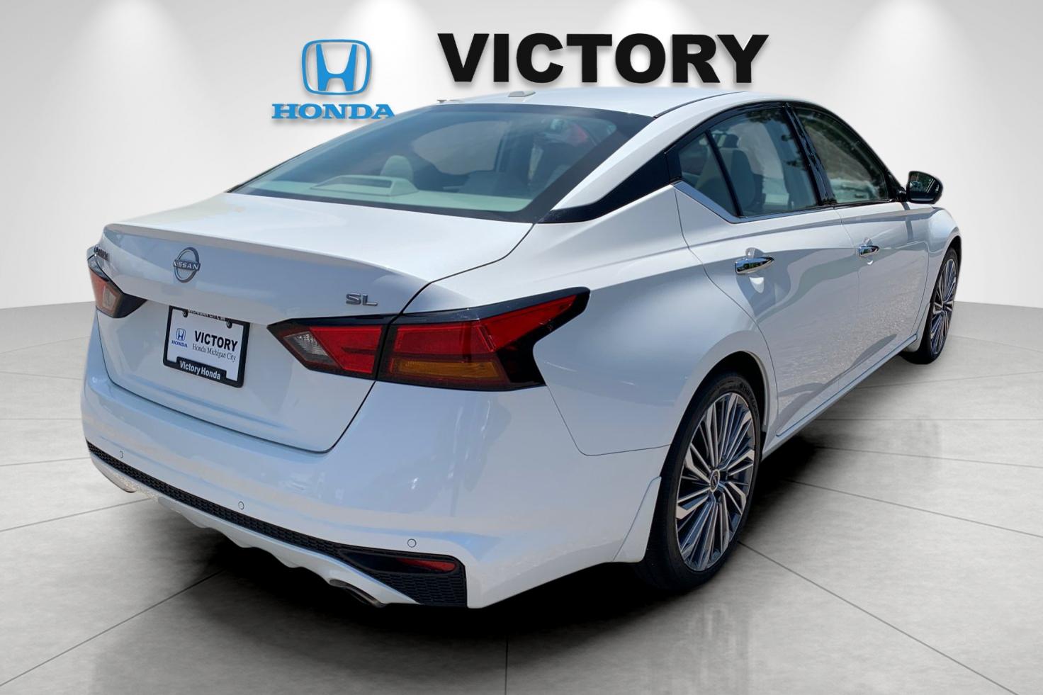 Used 2024 White Nissan 2.5 SL image 5