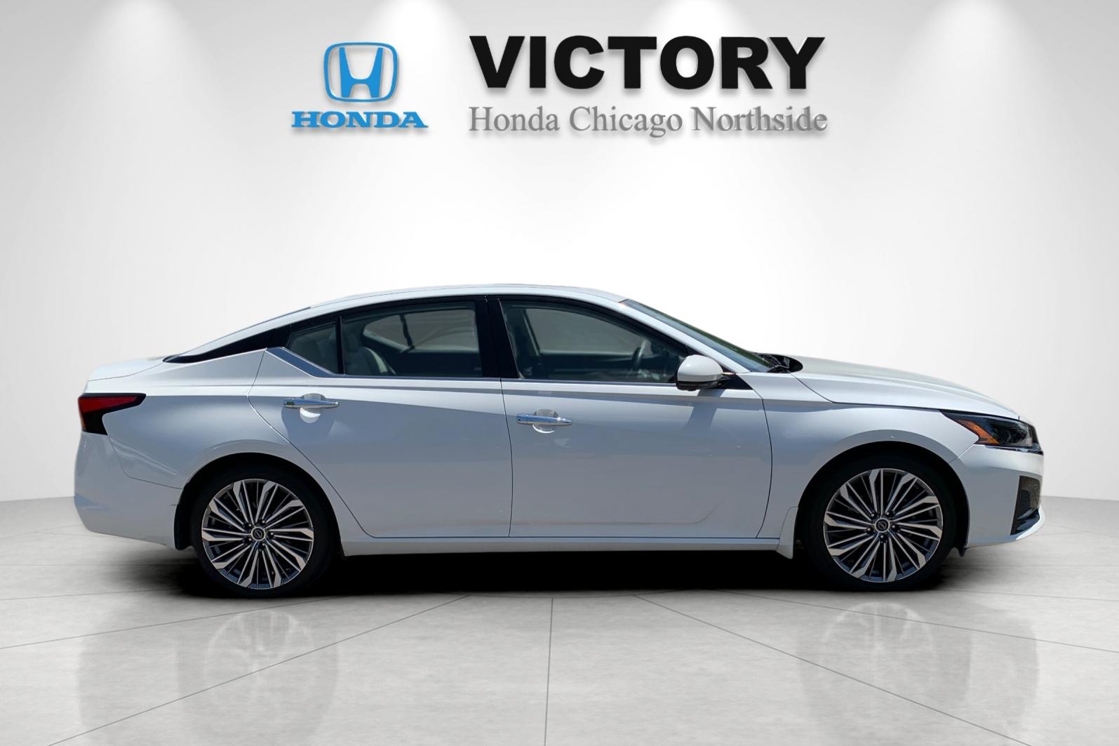 Used 2024 White Nissan 2.5 SL image 6
