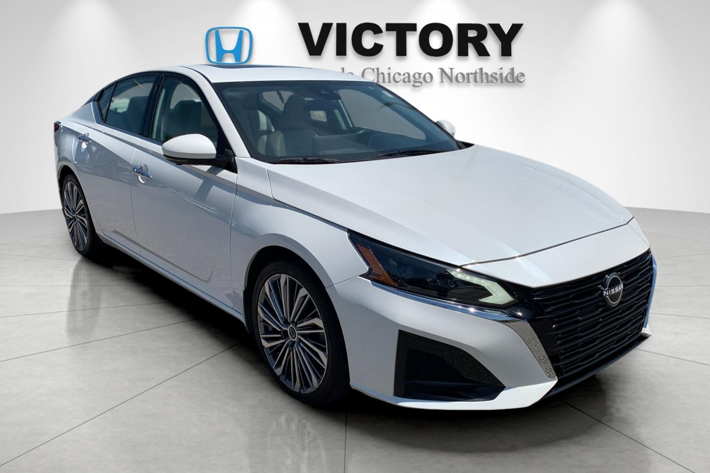 Used 2024 White Nissan 2.5 SL image 7