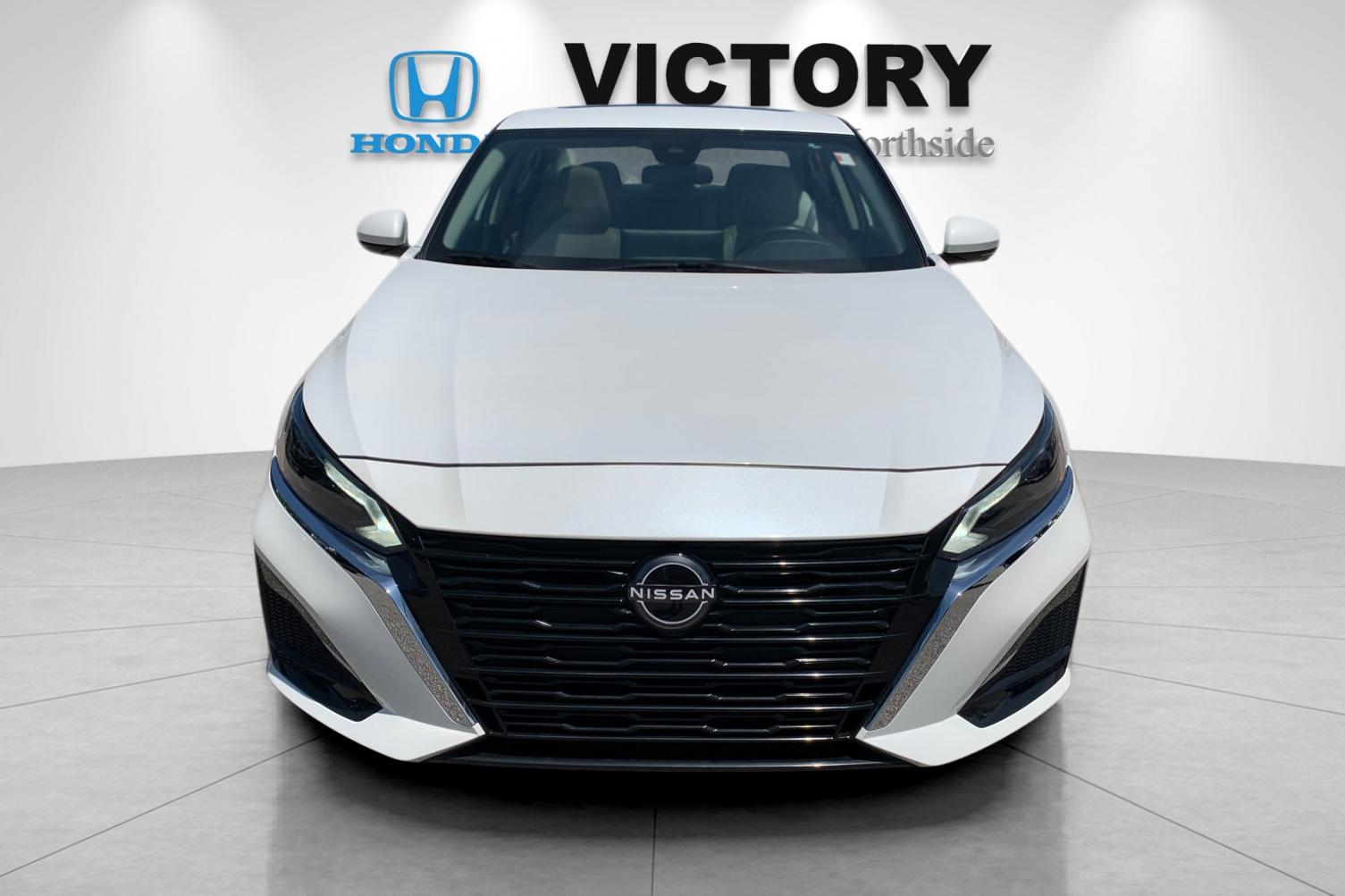 Used 2024 White Nissan 2.5 SL image 8