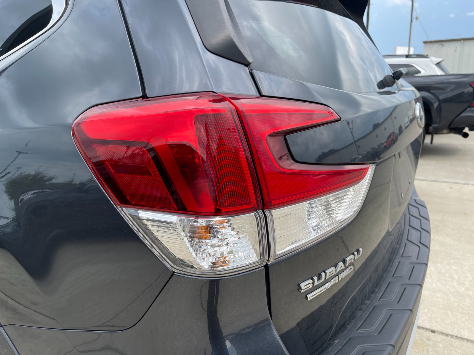 Used 2019 Dark Gray Metallic Subaru Touring image 9