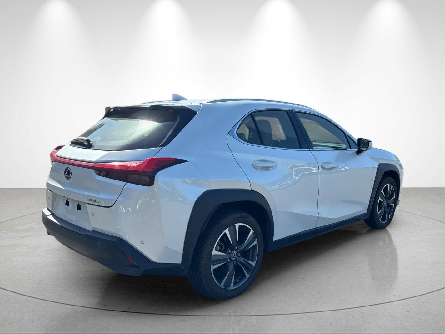 Used 2021 Eminent White Pearl Lexus UX 200 image 5
