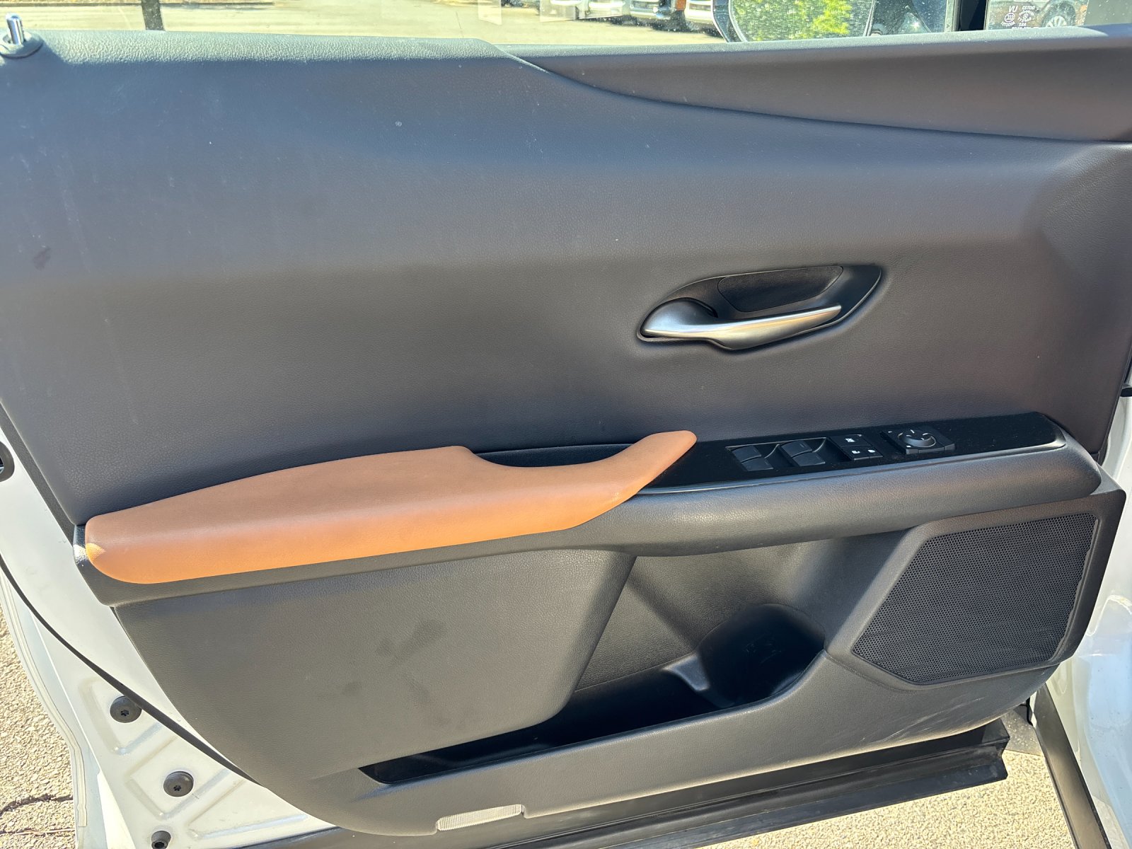 Used 2021 Eminent White Pearl Lexus UX 200 image 13