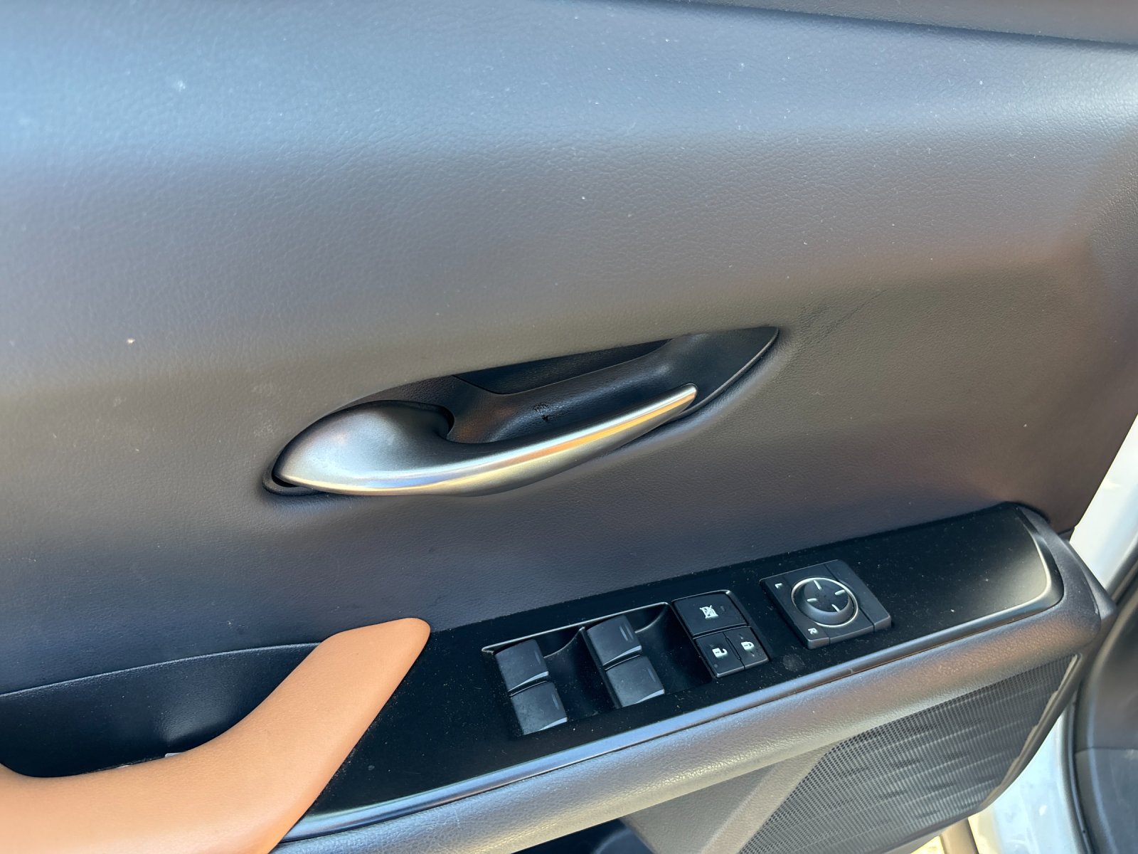 Used 2021 Eminent White Pearl Lexus UX 200 image 14