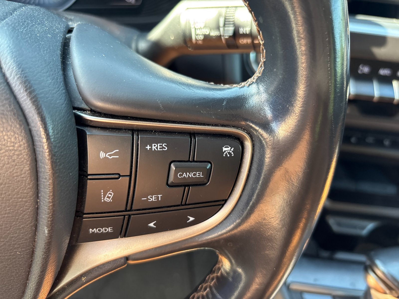 Used 2021 Eminent White Pearl Lexus UX 200 image 20