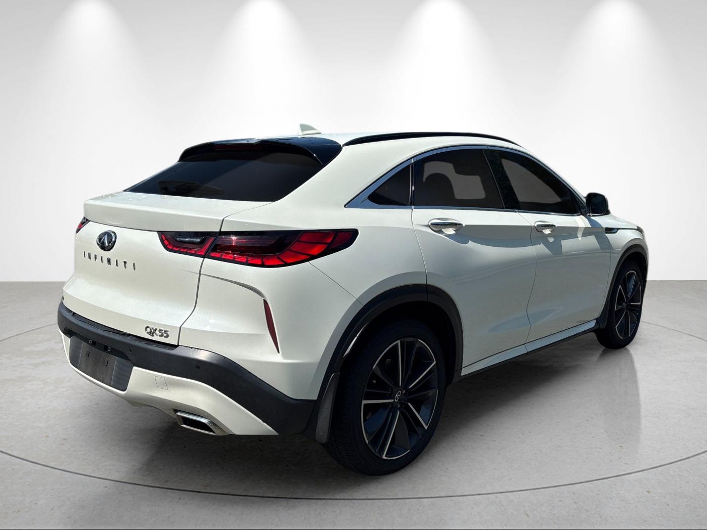 Used 2023 Majestic White INFINITI LUXE image 5