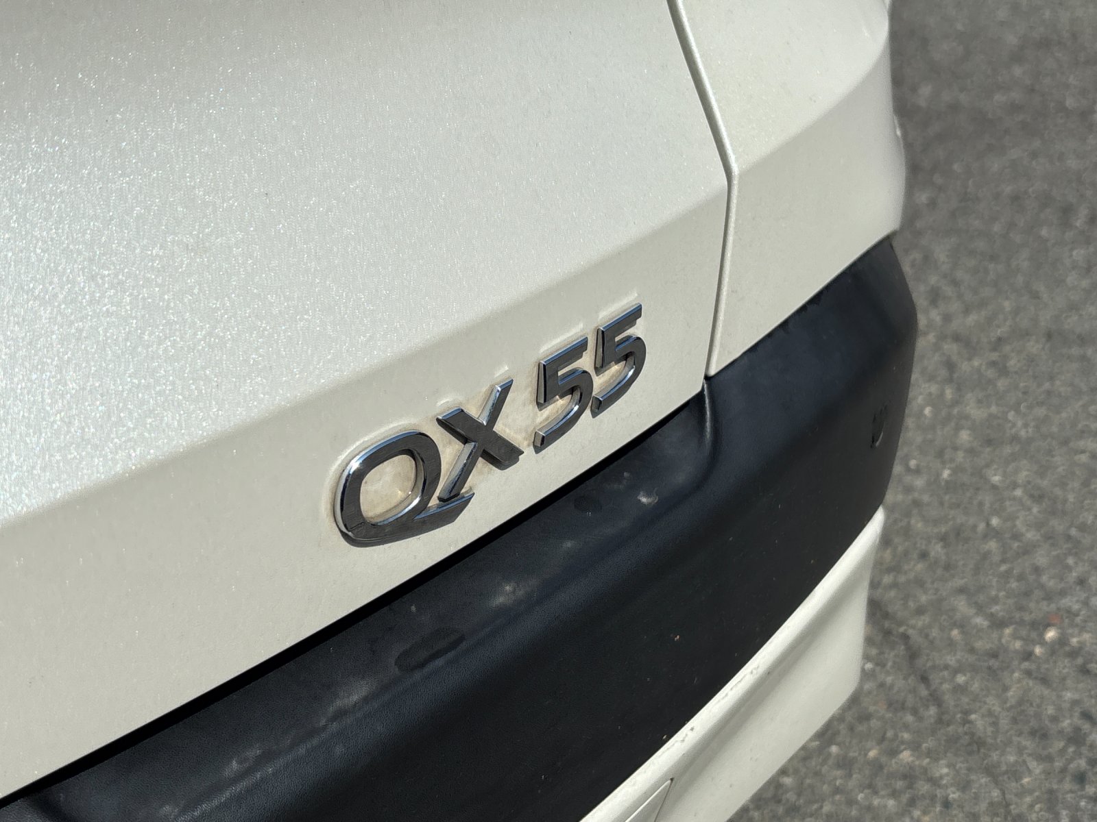 Used 2023 Majestic White INFINITI LUXE image 10