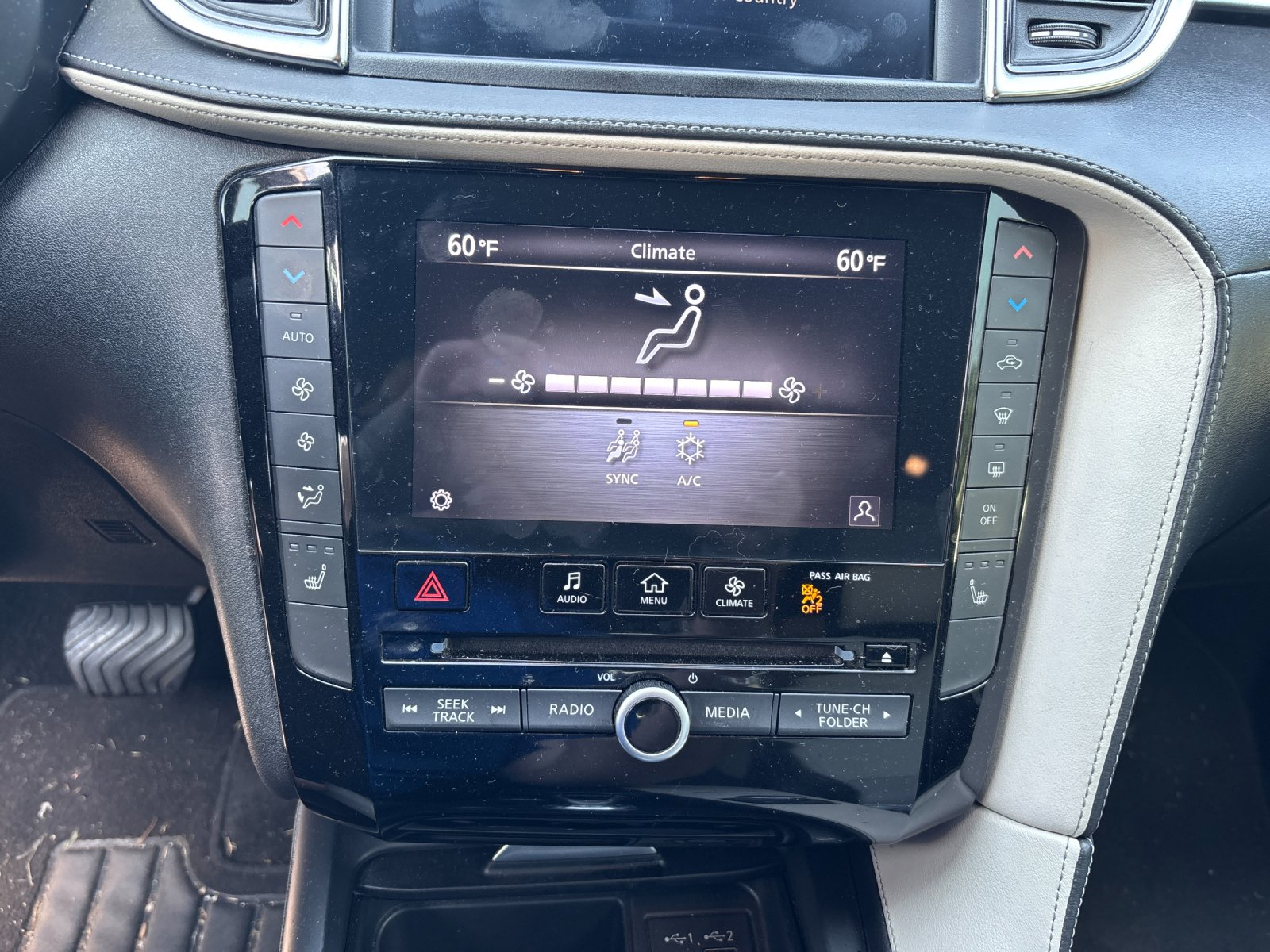 Used 2023 Majestic White INFINITI LUXE image 27