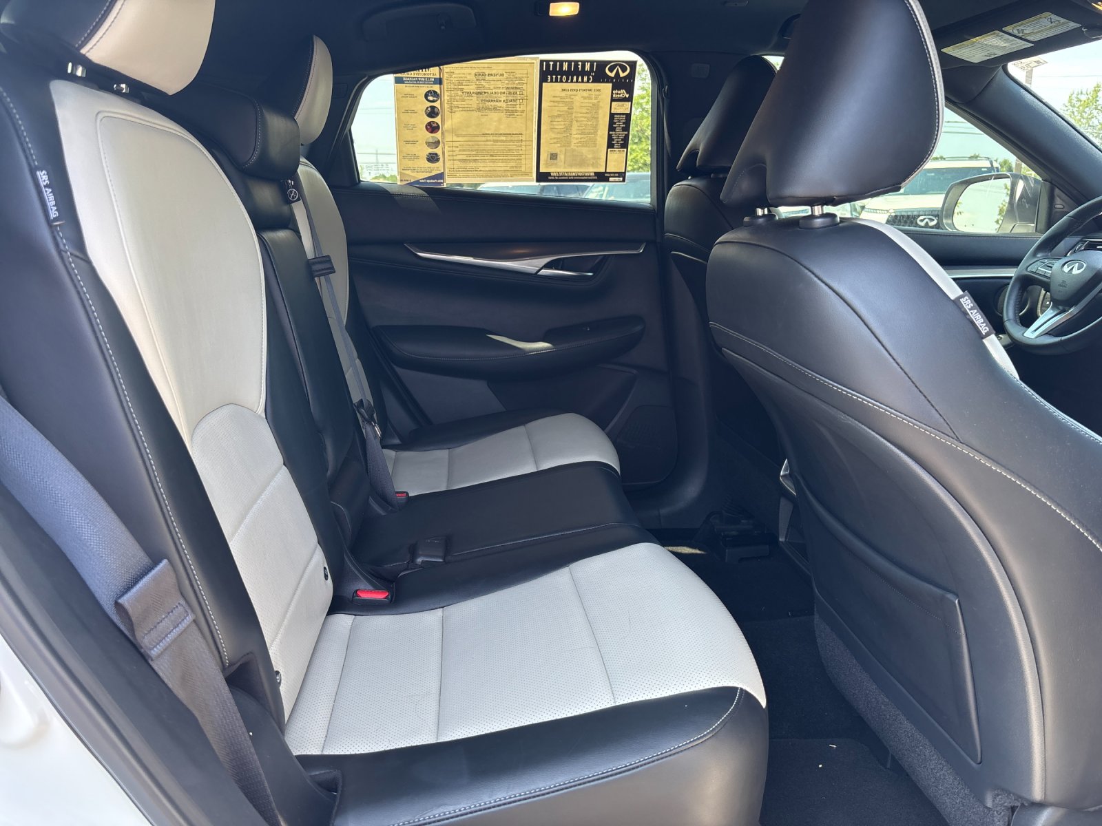 Used 2023 Majestic White INFINITI LUXE image 36