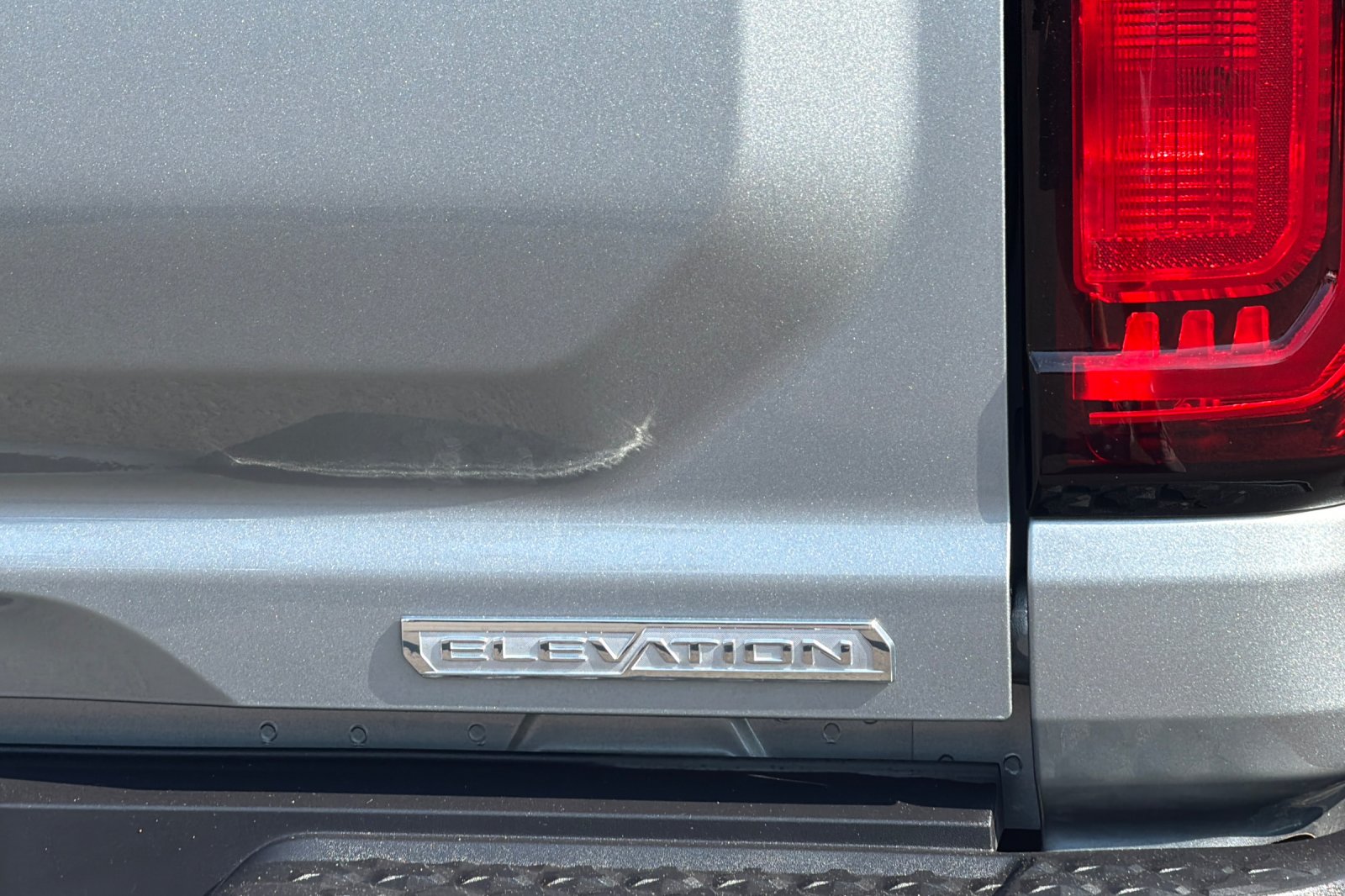 Used 2025 Silver GMC Elevation image 23
