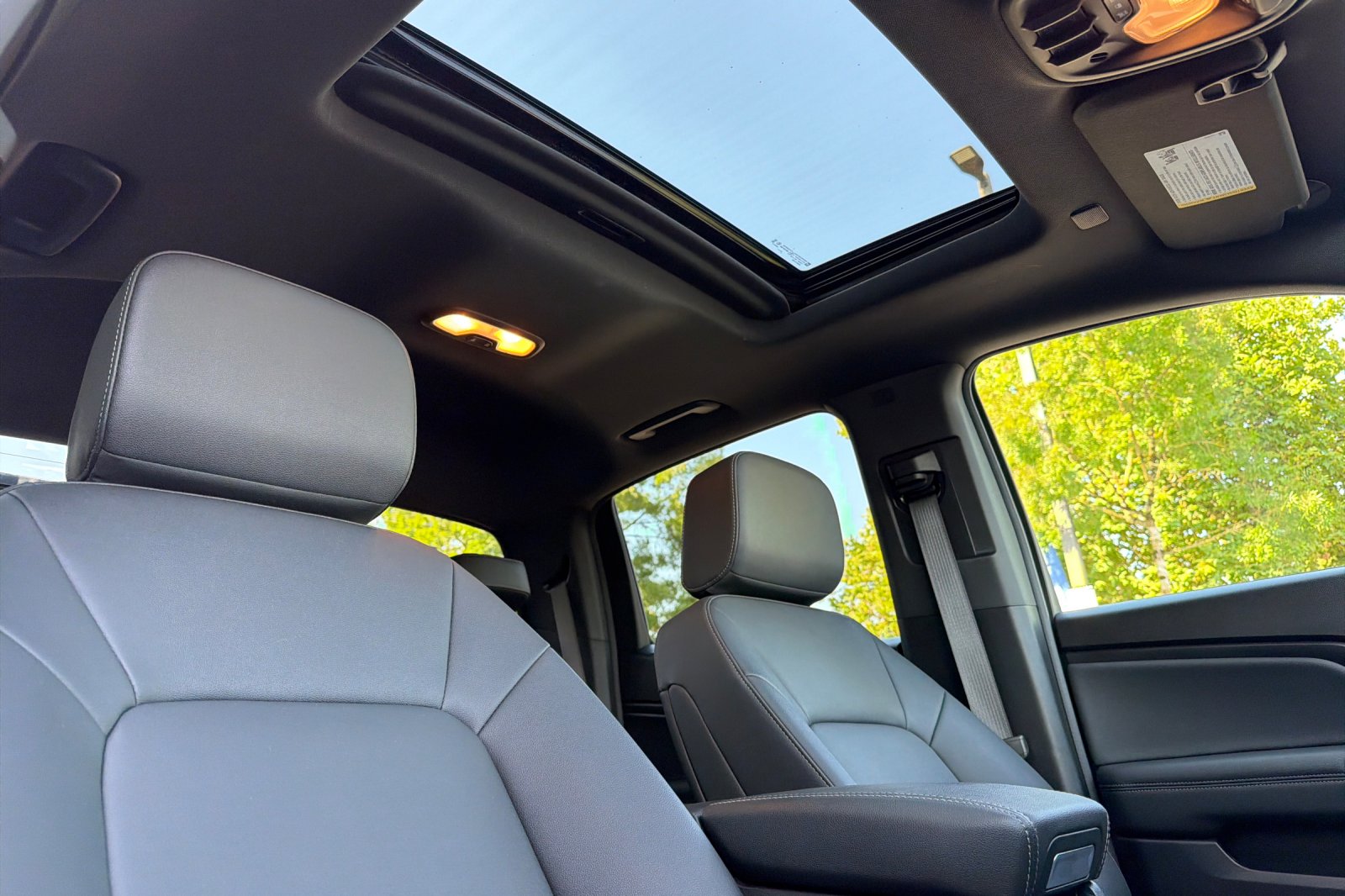 Used 2025 Silver GMC Elevation image 13