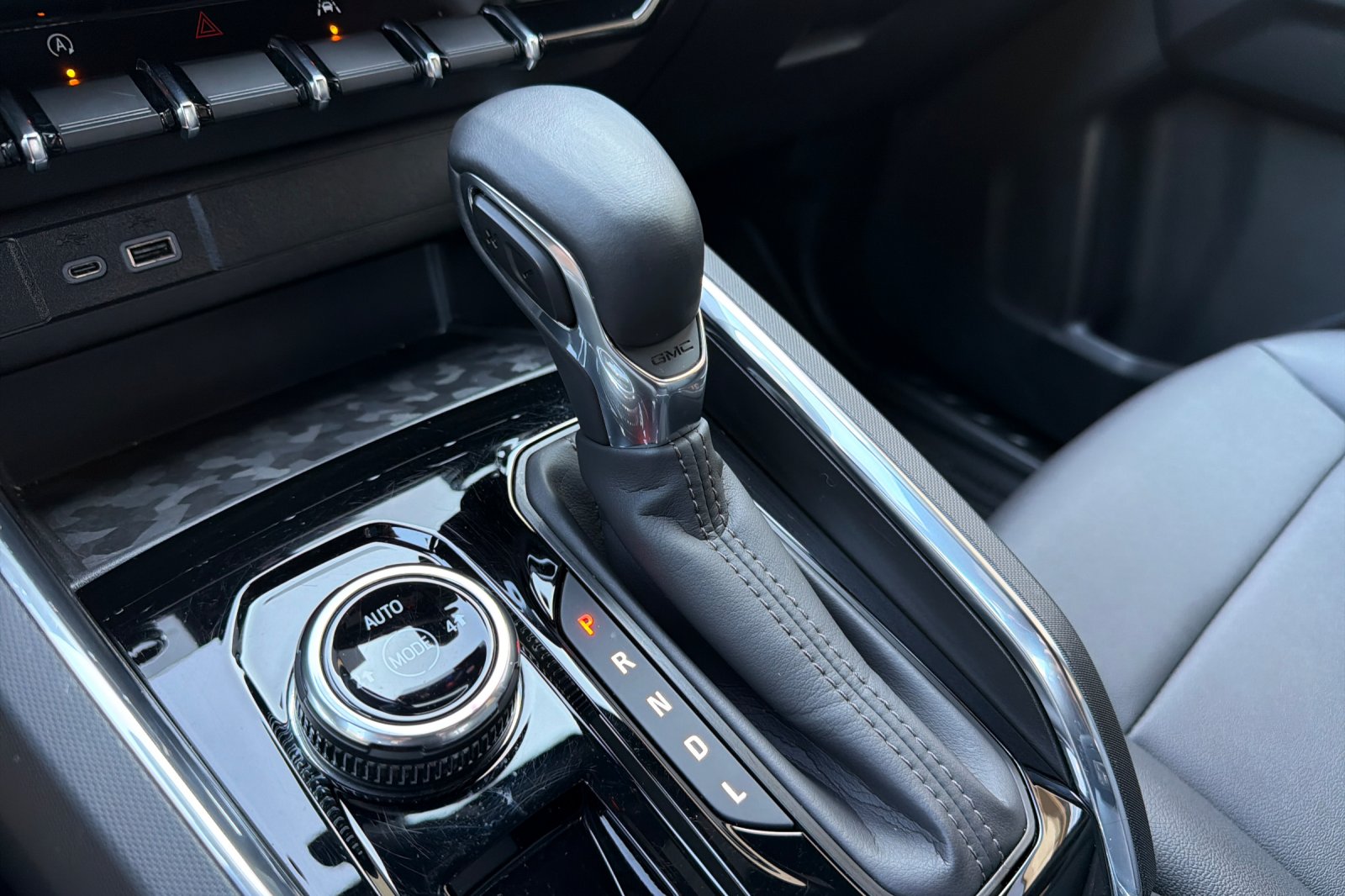 Used 2025 Silver GMC Elevation image 18