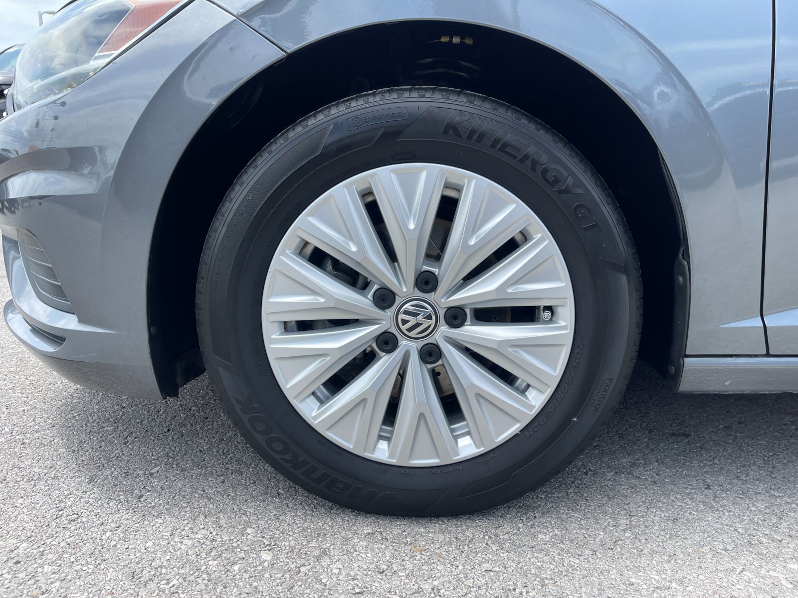 Used 2019 Gray Volkswagen 1.4T S image 28