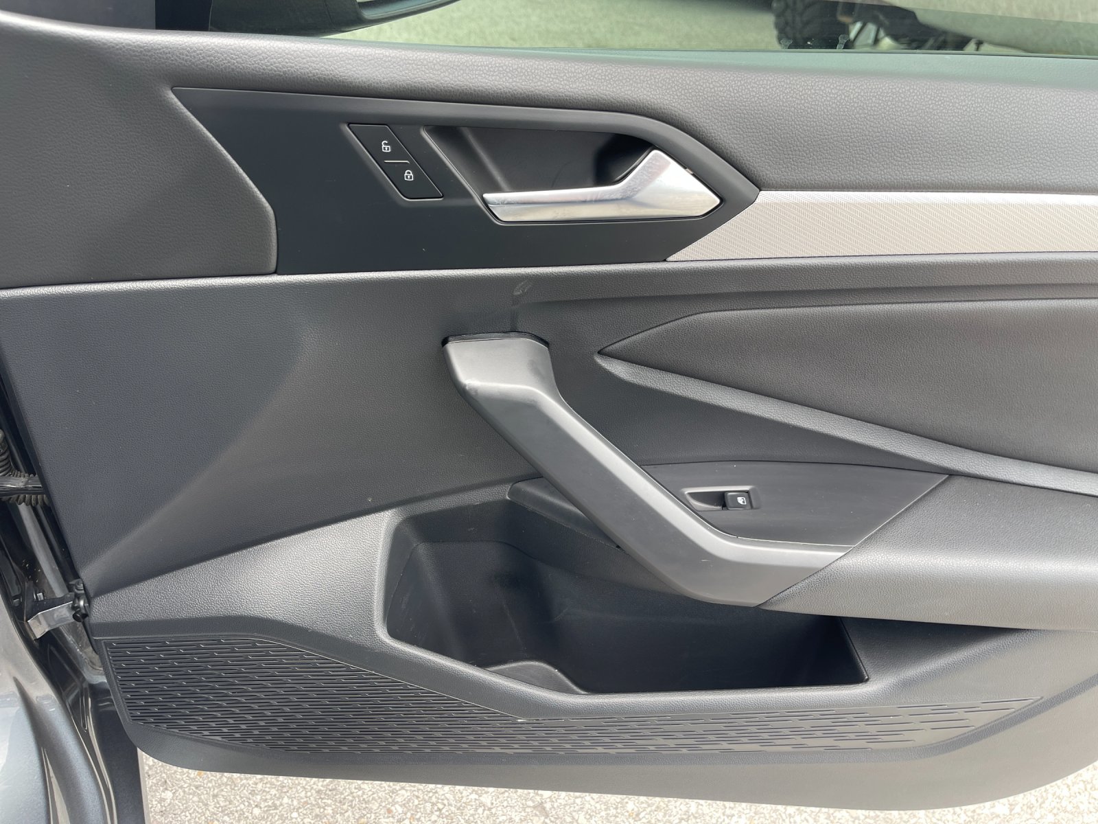 Used 2019 Gray Volkswagen 1.4T S image 18