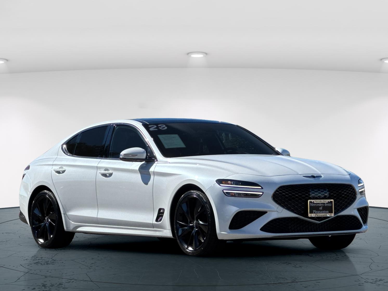 Used 2023 White Genesis 2.0T 4D Sedan image 9