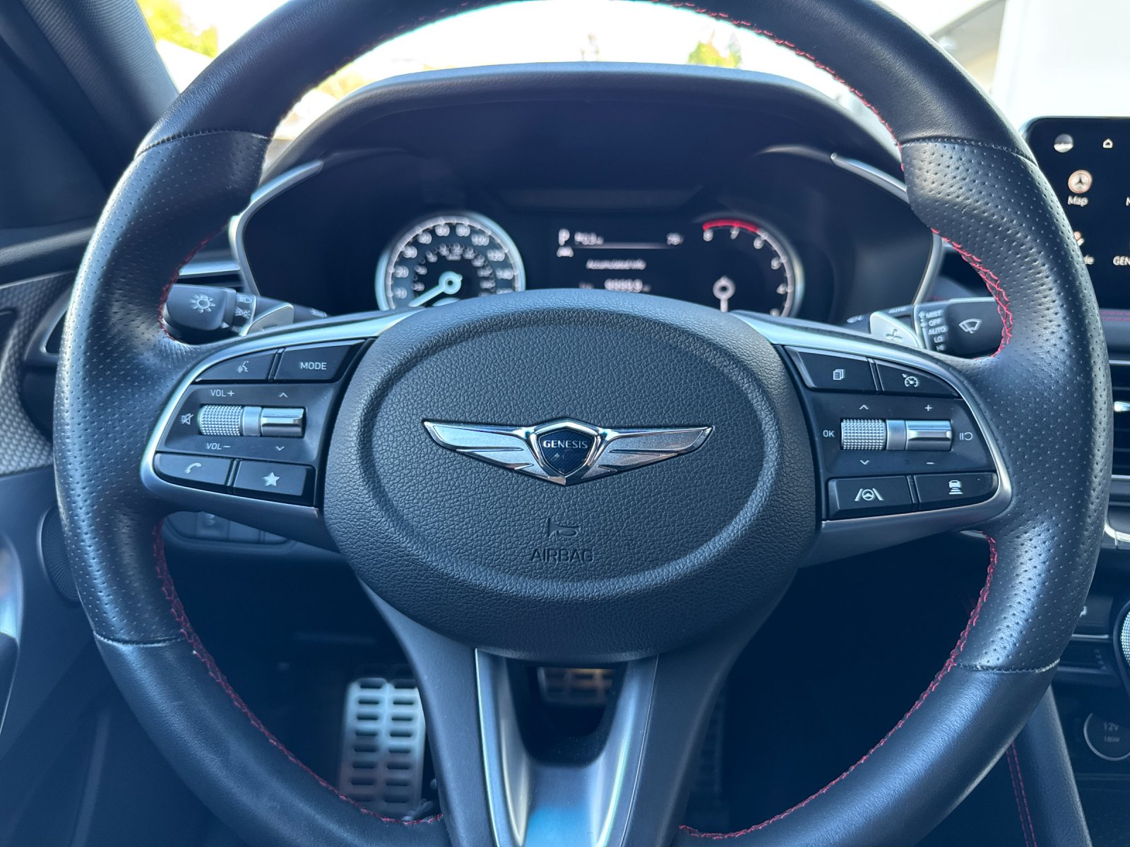 Used 2023 White Genesis 2.0T 4D Sedan image 29