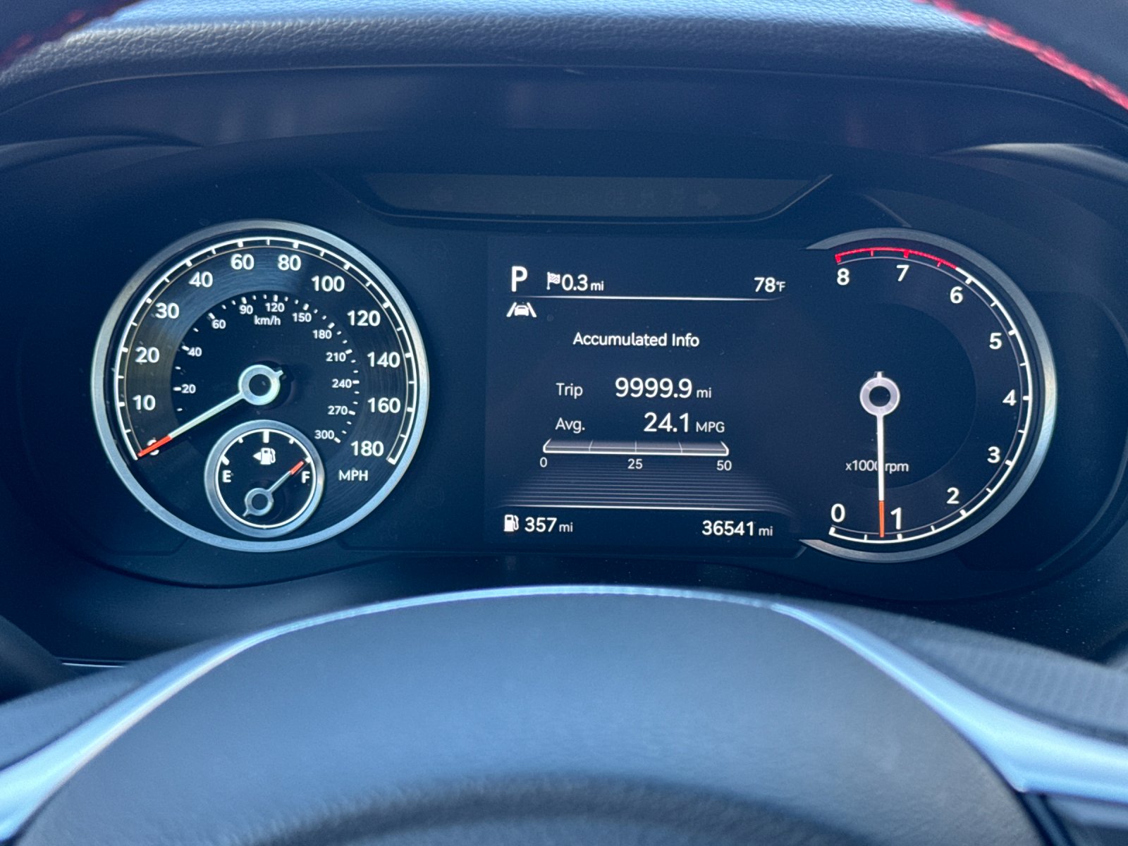 Used 2023 White Genesis 2.0T 4D Sedan image 32