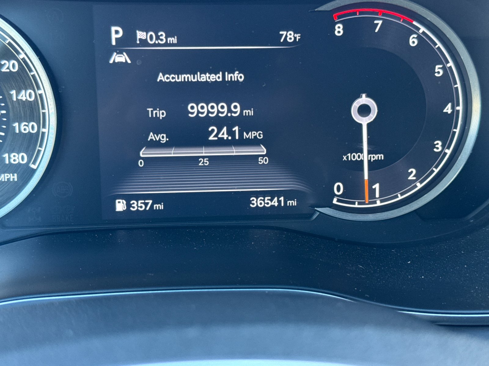 Used 2023 White Genesis 2.0T 4D Sedan image 33