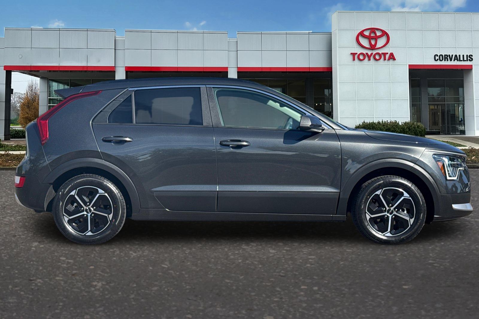 Used 2025 Gray Kia LX image 3