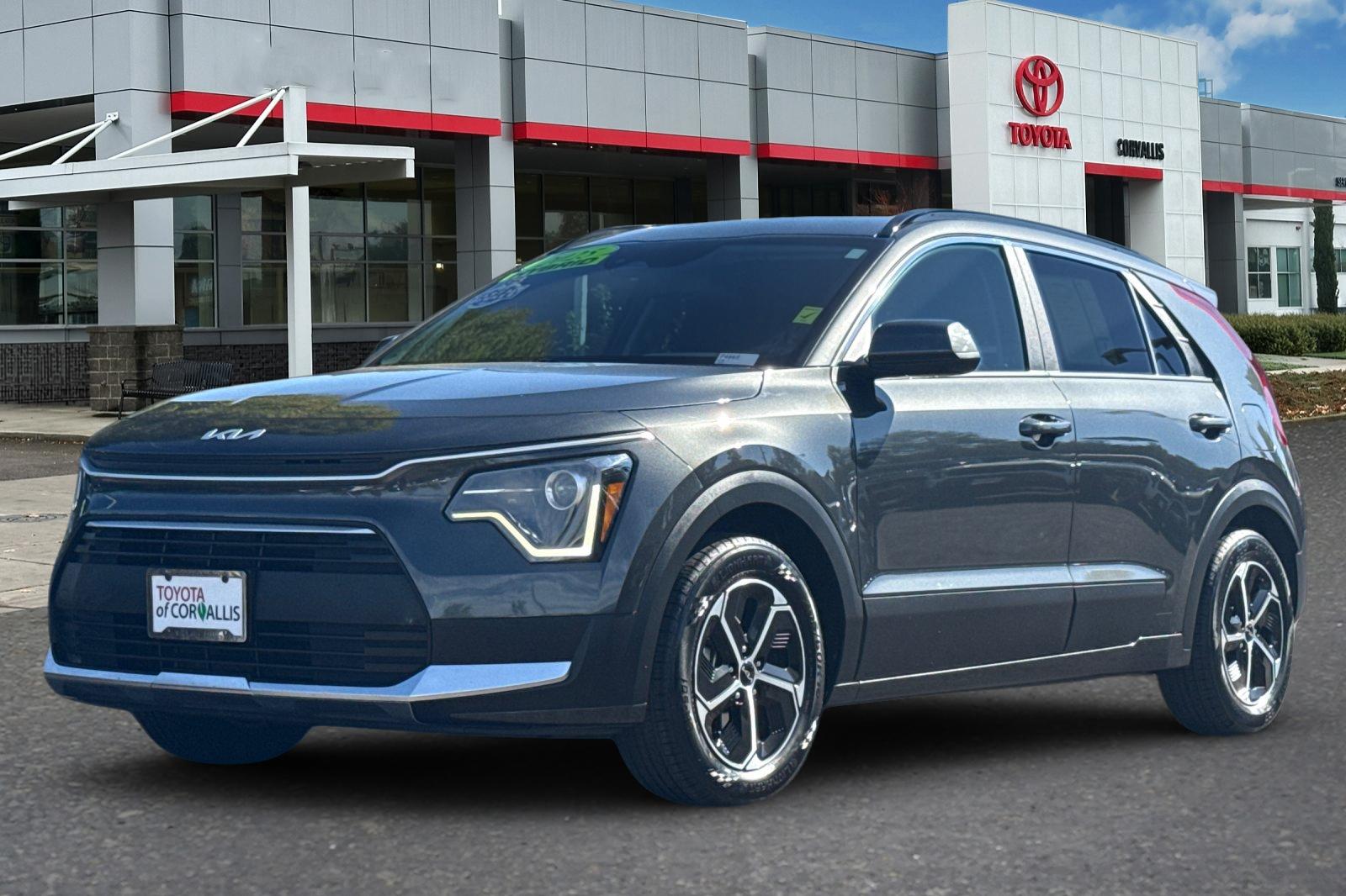 Used 2025 Gray Kia LX image 8