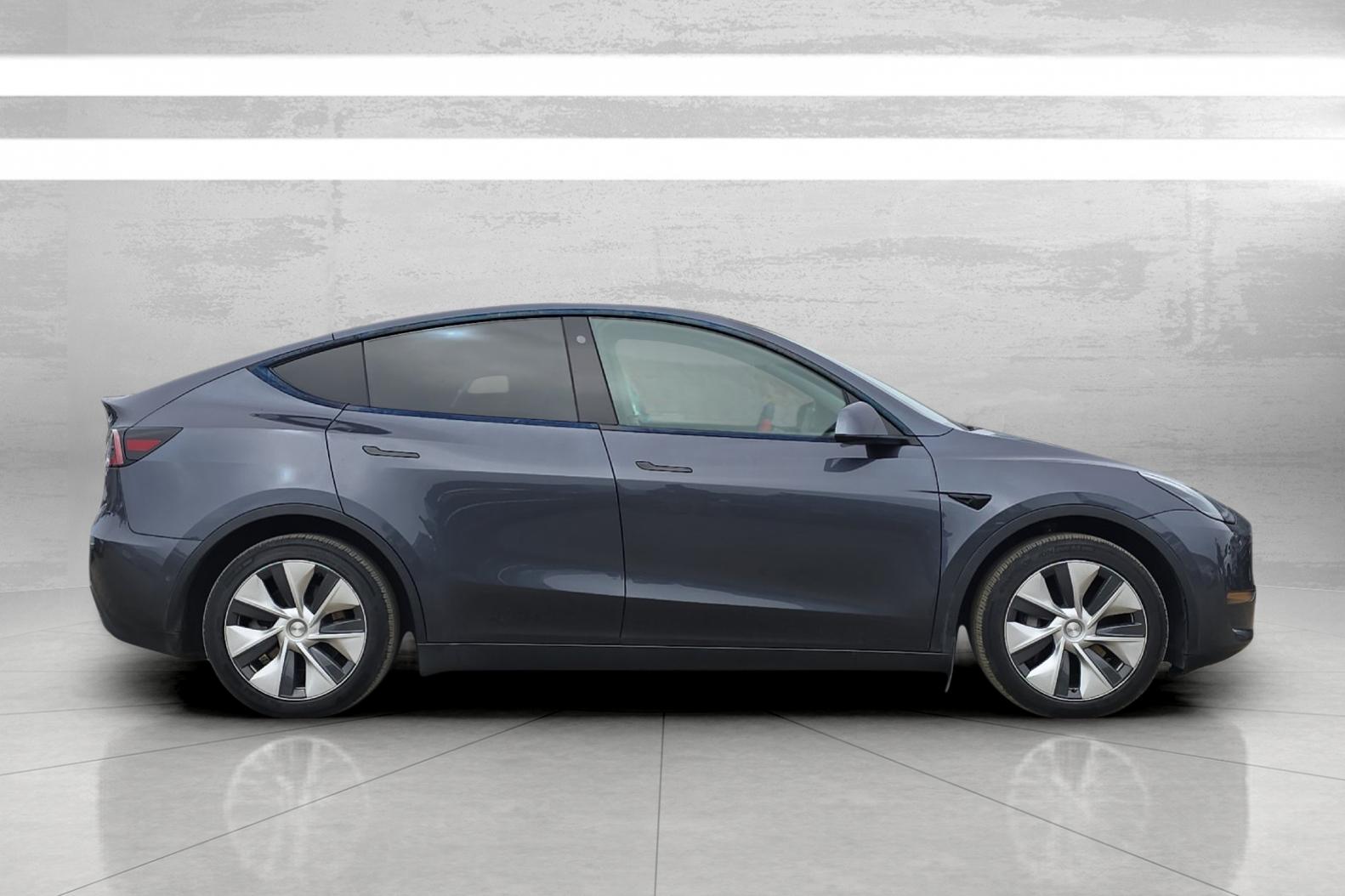 Used 2021  Tesla Long Range image 3