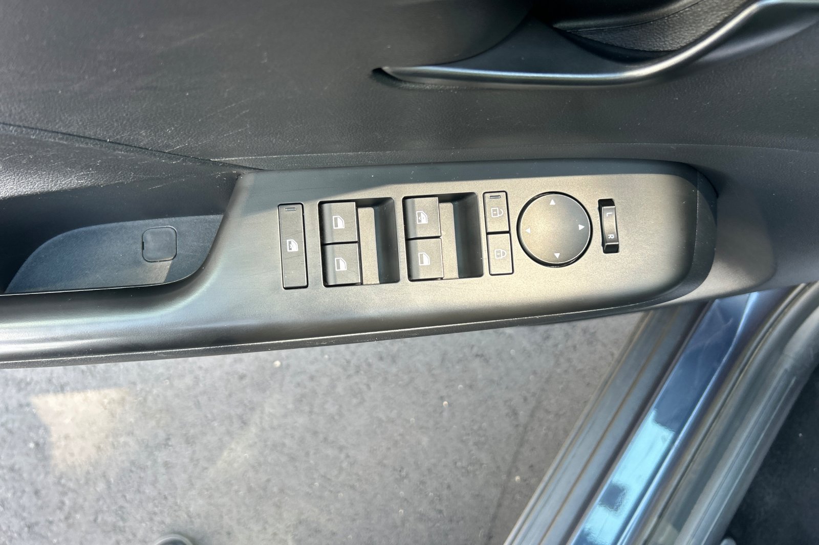 Used 2025 Denim Blue Hyundai SEL image 11