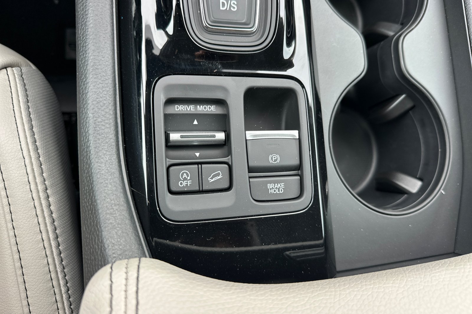 New 2026 Platinum White Pearl Honda RTL Towing image 35