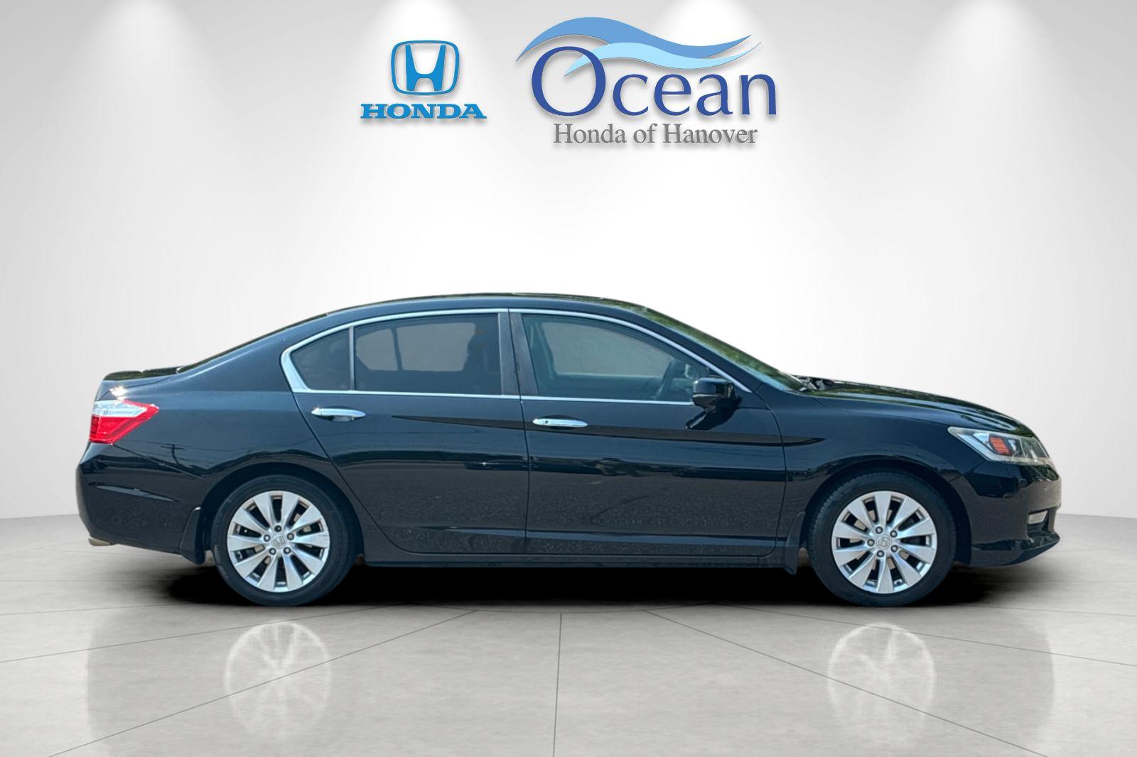 Used 2014 Crystal Black Pearl Honda EX-L image 2