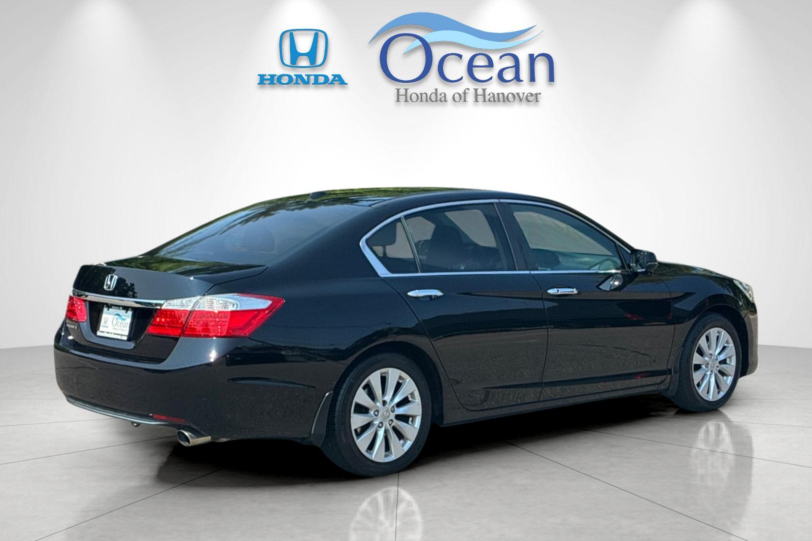Used 2014 Crystal Black Pearl Honda EX-L image 3