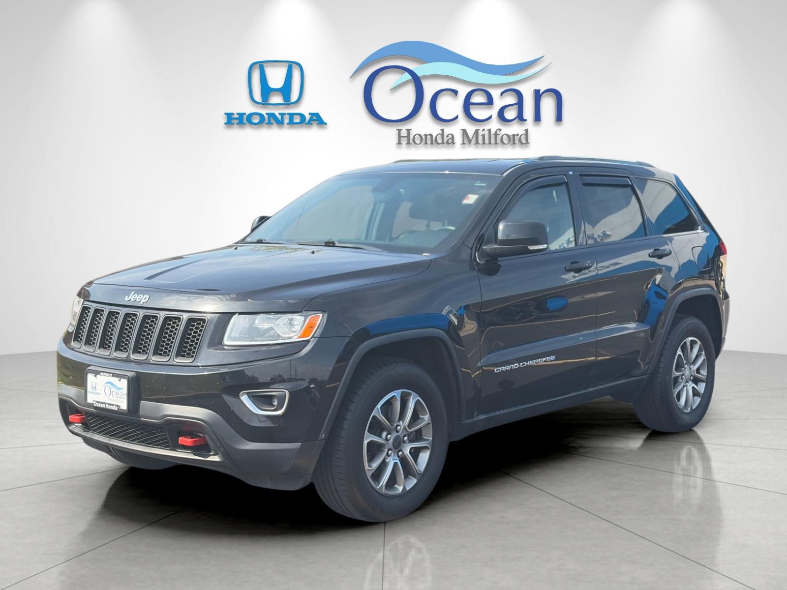 Used 2014 Brilliant Black Crystal Pearlcoat Jeep Limited image 7