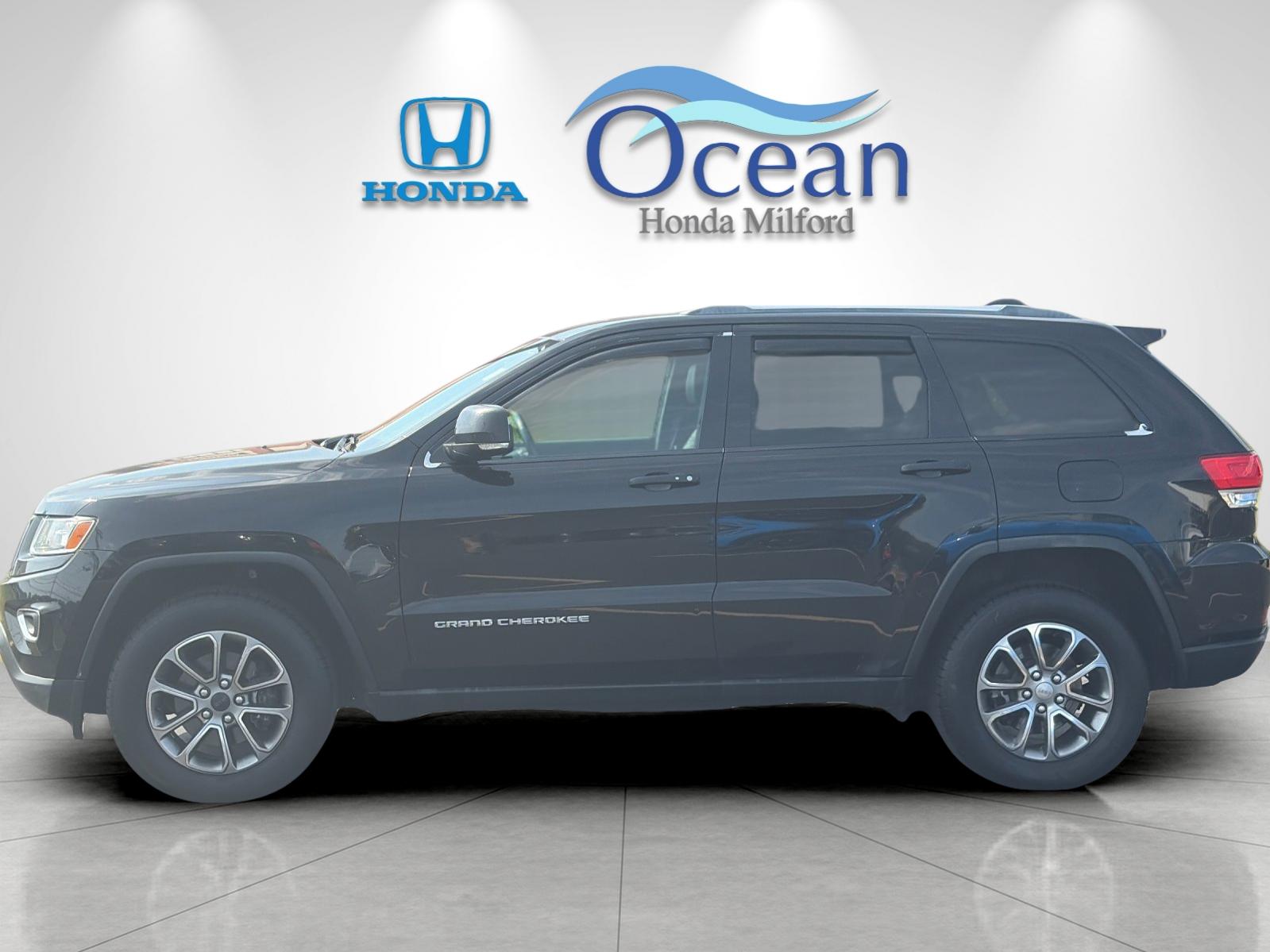 Used 2014 Brilliant Black Crystal Pearlcoat Jeep Limited image 6
