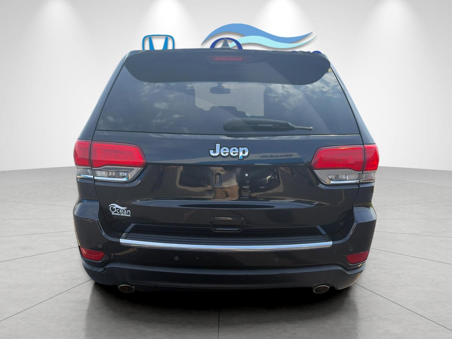 Used 2014 Brilliant Black Crystal Pearlcoat Jeep Limited image 4