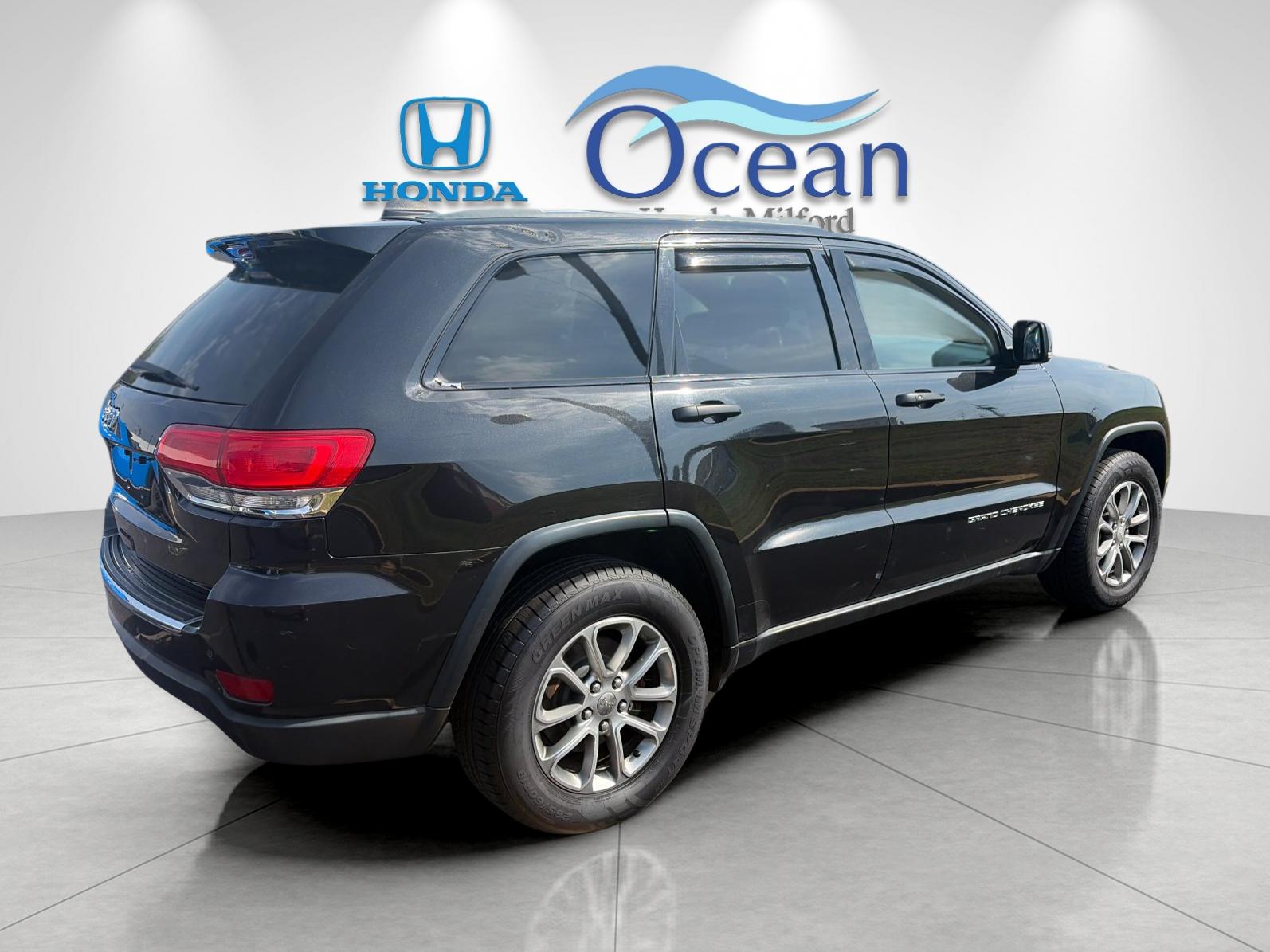 Used 2014 Brilliant Black Crystal Pearlcoat Jeep Limited image 3