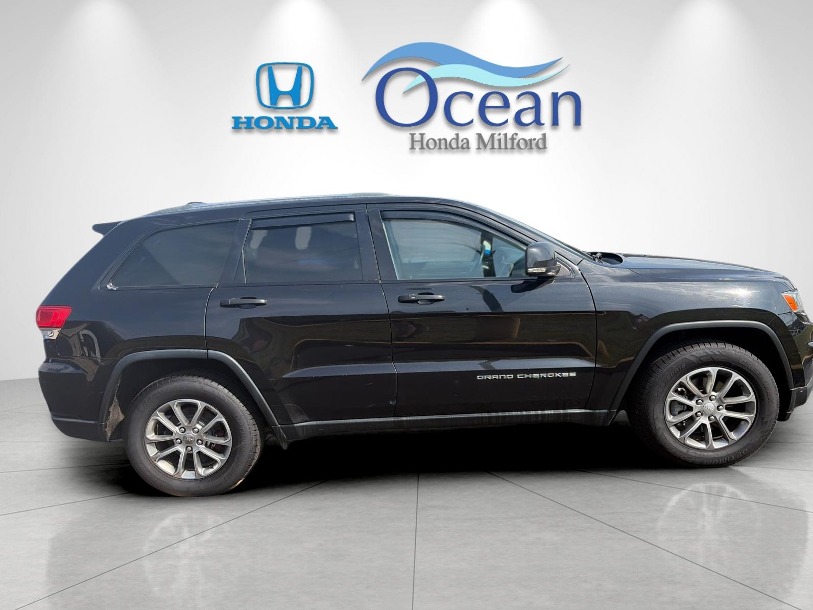 Used 2014 Brilliant Black Crystal Pearlcoat Jeep Limited image 2