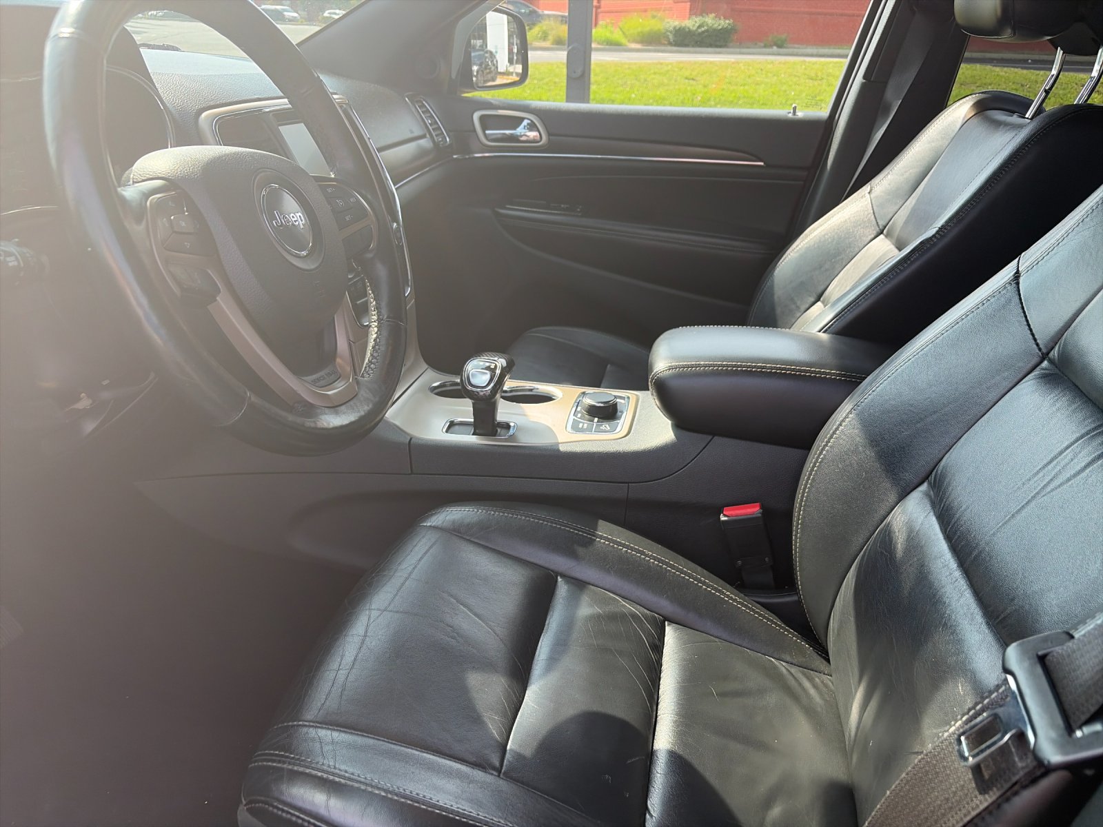 Used 2014 Brilliant Black Crystal Pearlcoat Jeep Limited image 9