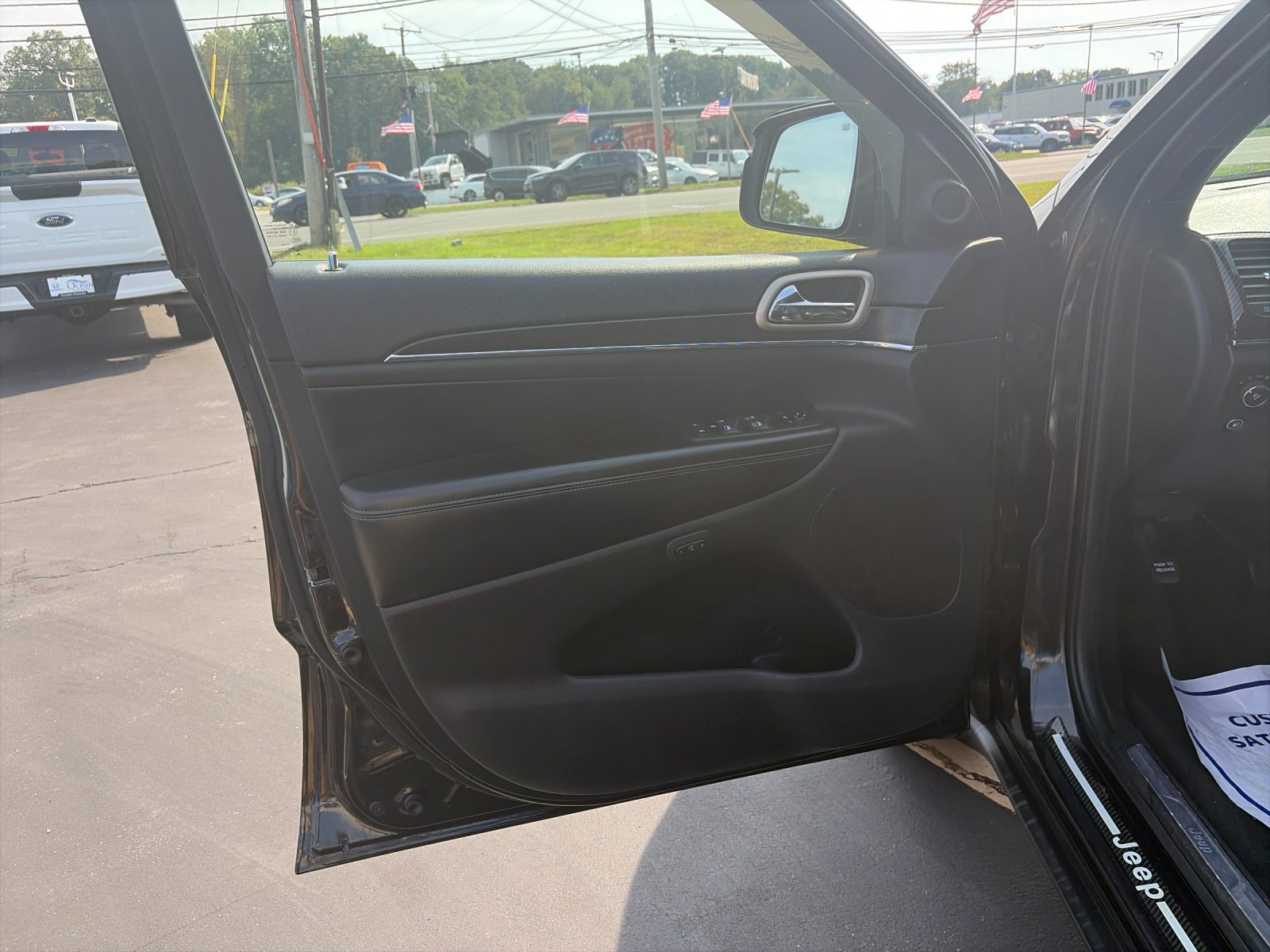 Used 2014 Brilliant Black Crystal Pearlcoat Jeep Limited image 11