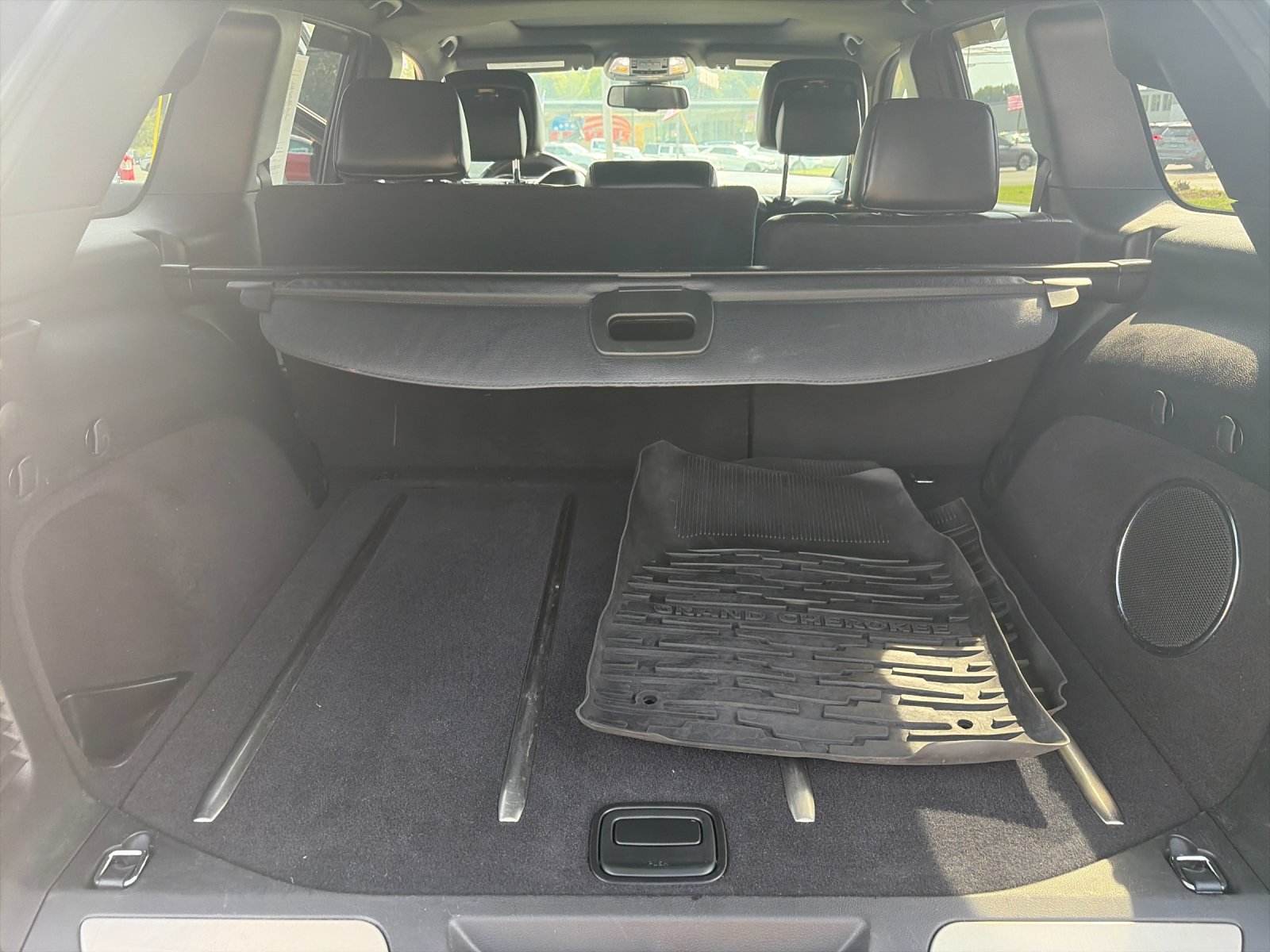 Used 2014 Brilliant Black Crystal Pearlcoat Jeep Limited image 15