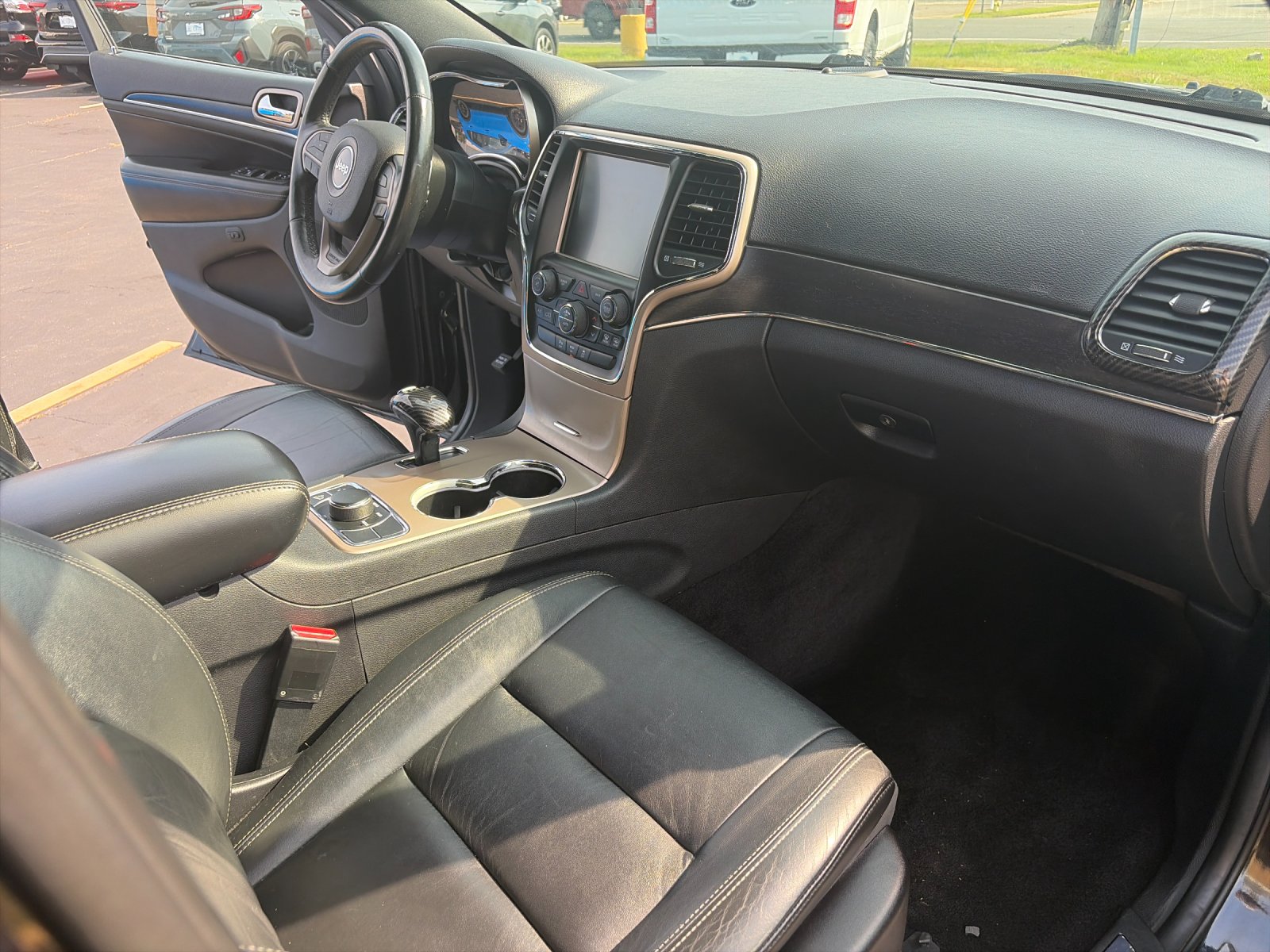 Used 2014 Brilliant Black Crystal Pearlcoat Jeep Limited image 16