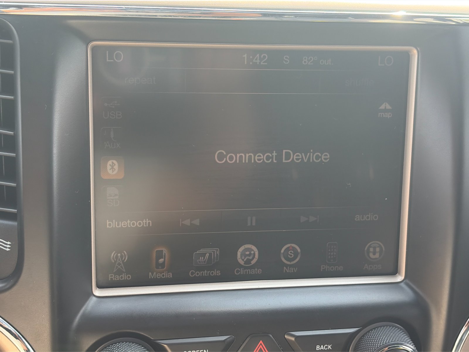 Used 2014 Brilliant Black Crystal Pearlcoat Jeep Limited image 18