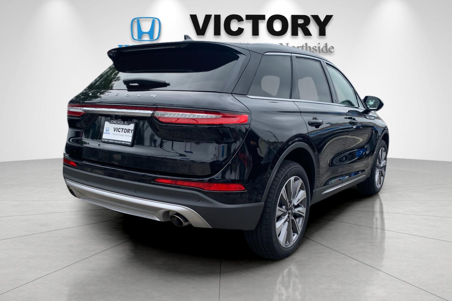 Used 2022 Black Lincoln Reserve image 3