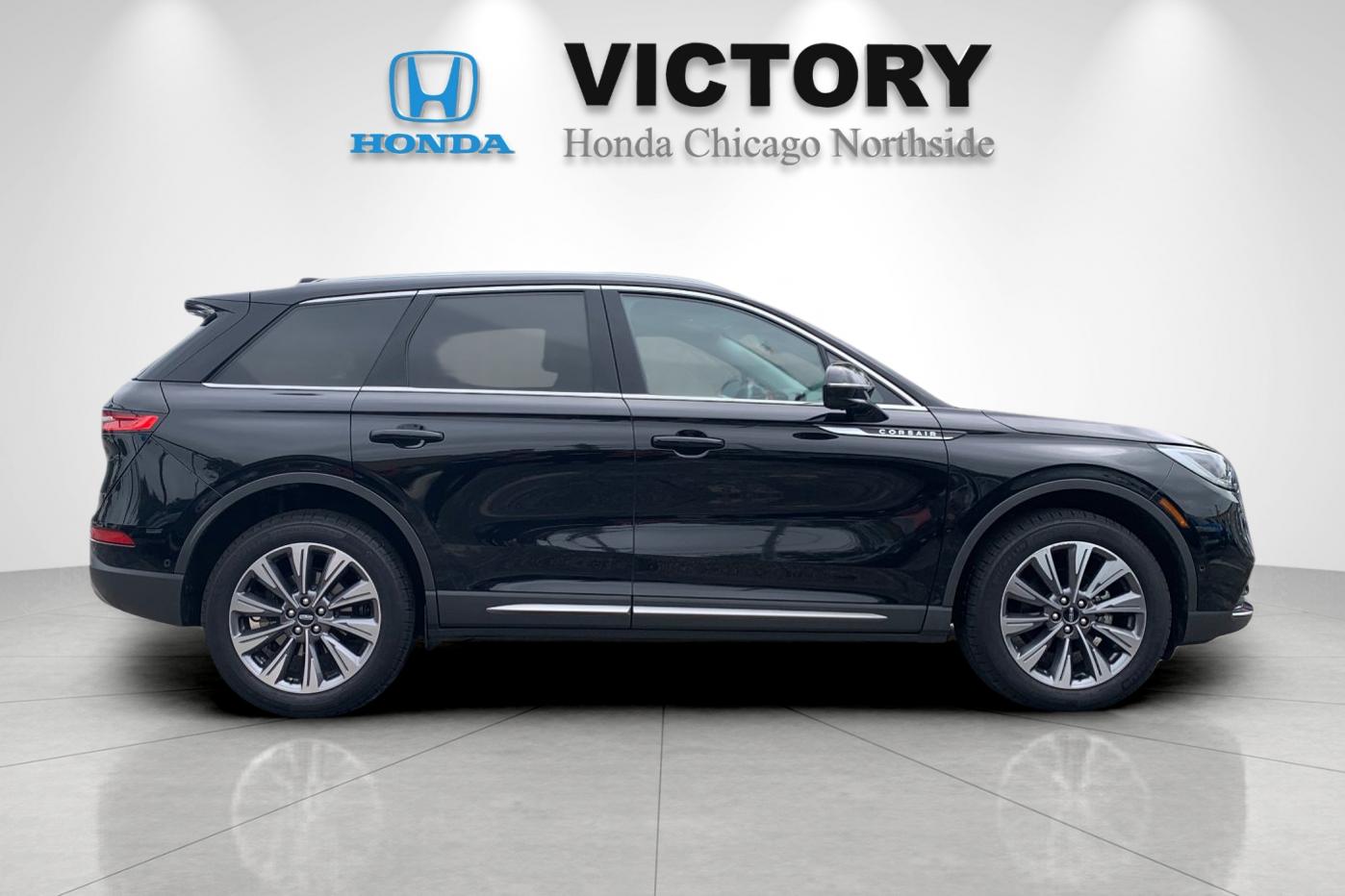 Used 2022 Black Lincoln Reserve image 2