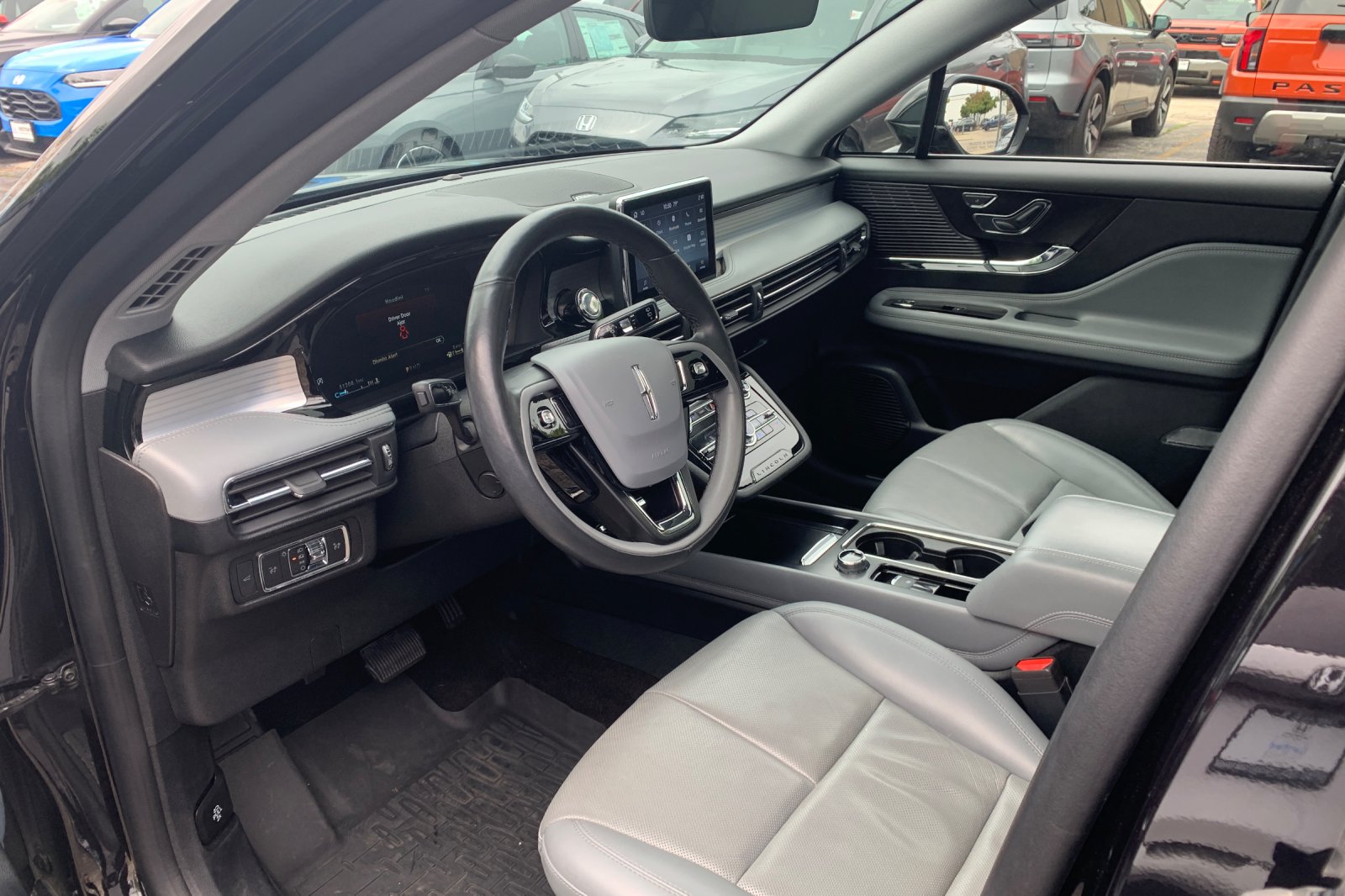 Used 2022 Black Lincoln Reserve image 10