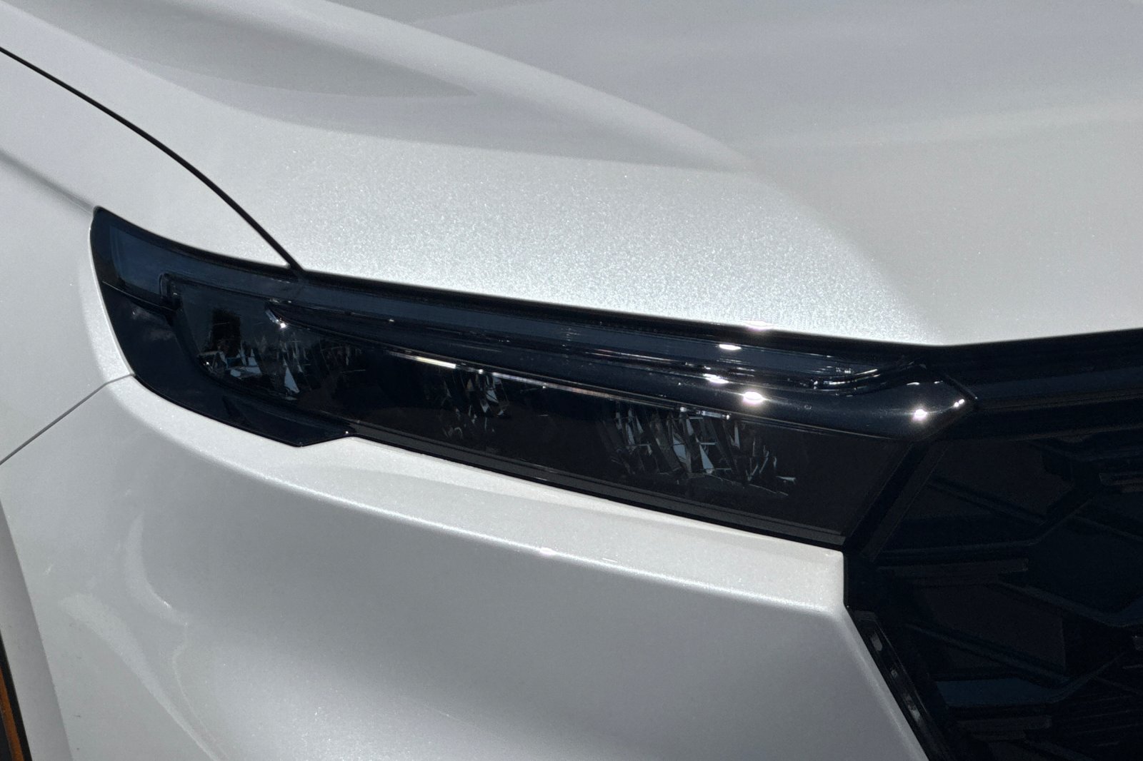 New 2026 Platinum White Pearl Honda AWD Sport Touring Hybrid image 32