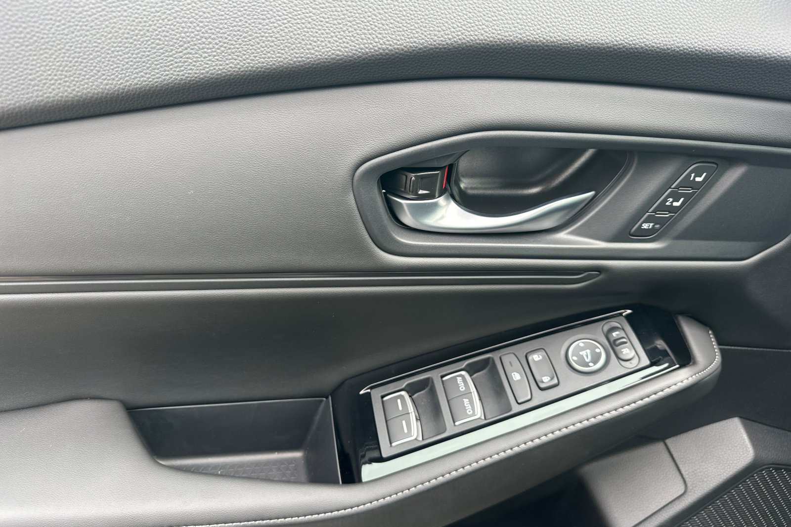 New 2026 Platinum White Pearl Honda Touring Hybrid image 10