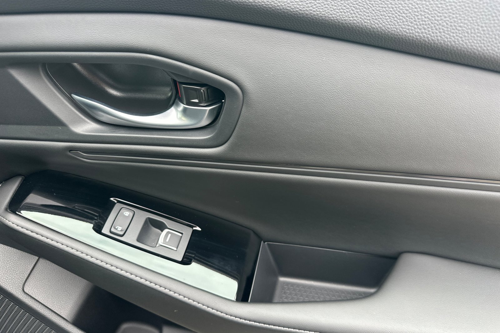 New 2026 Platinum White Pearl Honda Touring Hybrid image 18